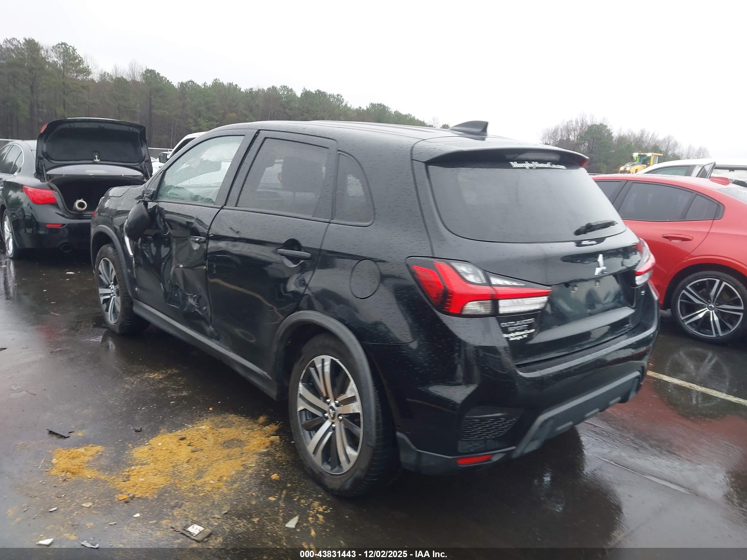 MITSUBISHI OUTLANDER image 3