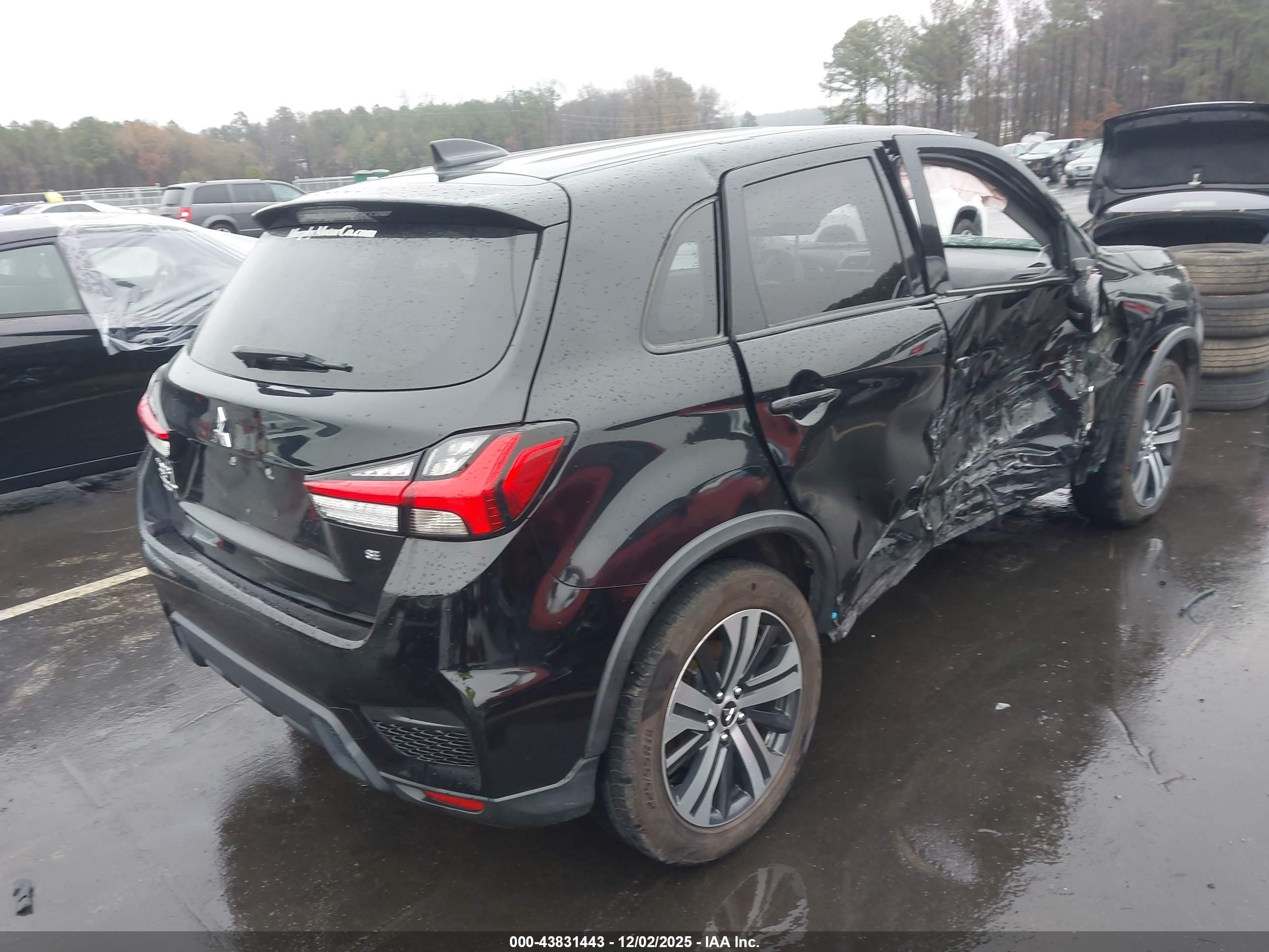 MITSUBISHI OUTLANDER image 4