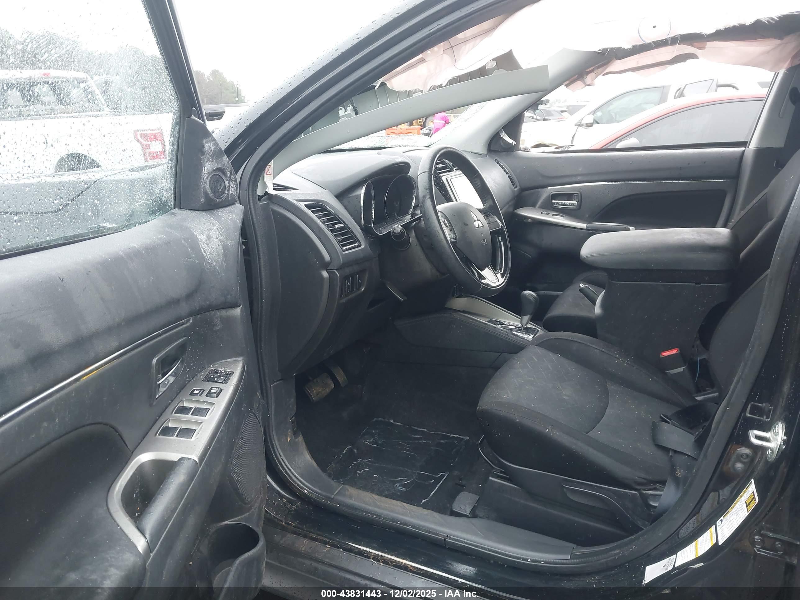 MITSUBISHI OUTLANDER image 5