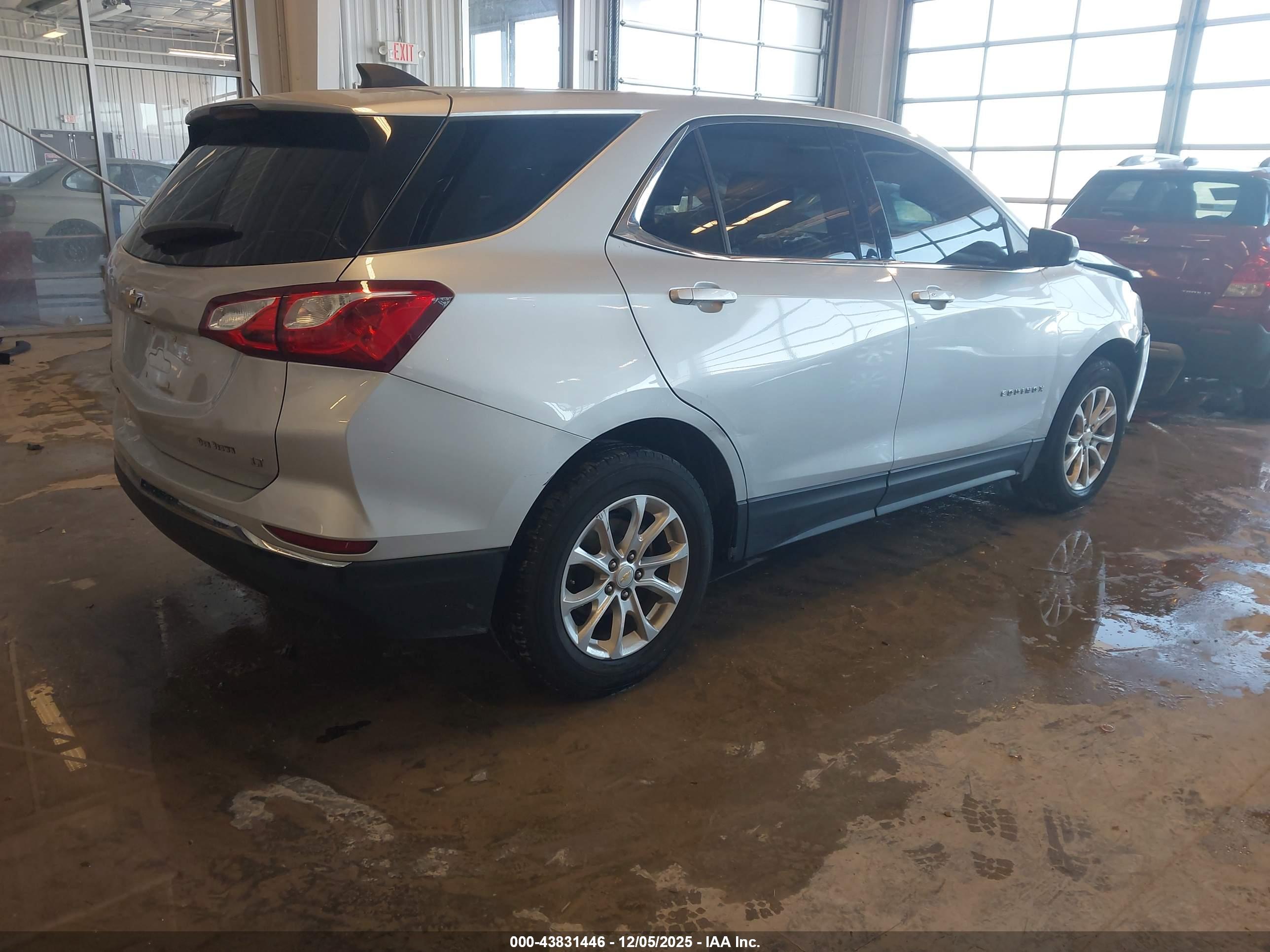 CHEVROLET EQUINOX image 4