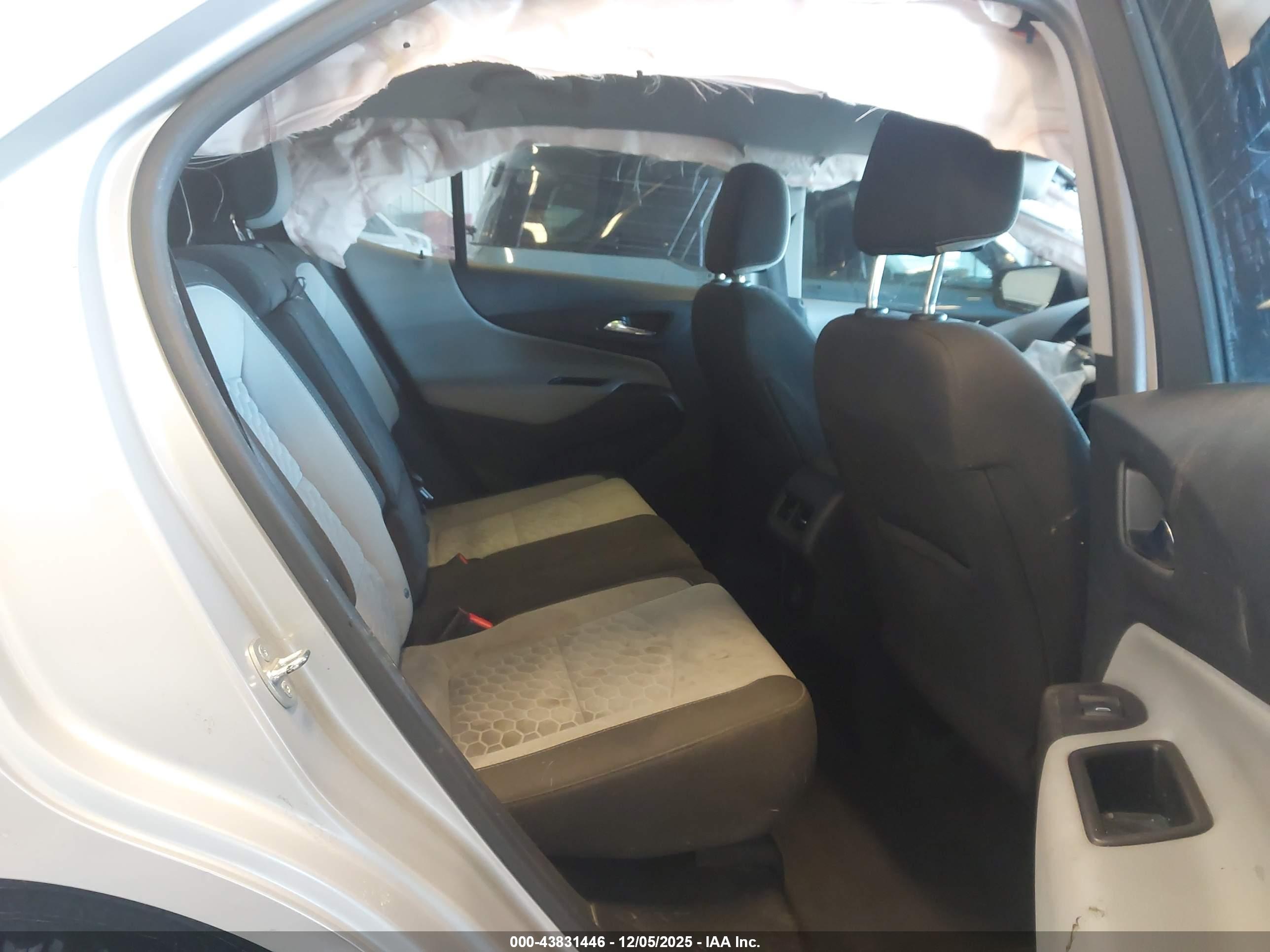 CHEVROLET EQUINOX image 8