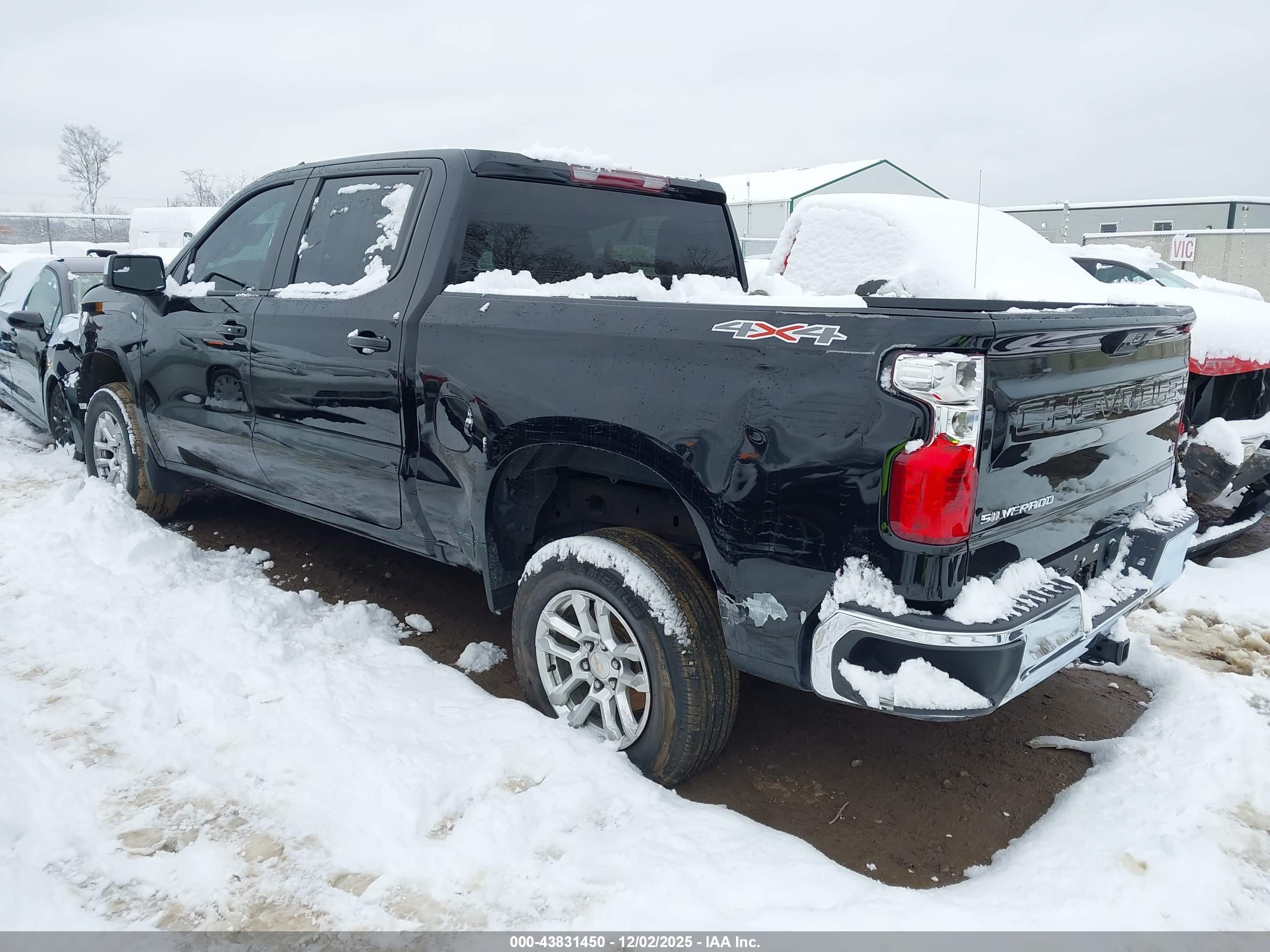 CHEVROLET SILVERADO image 3