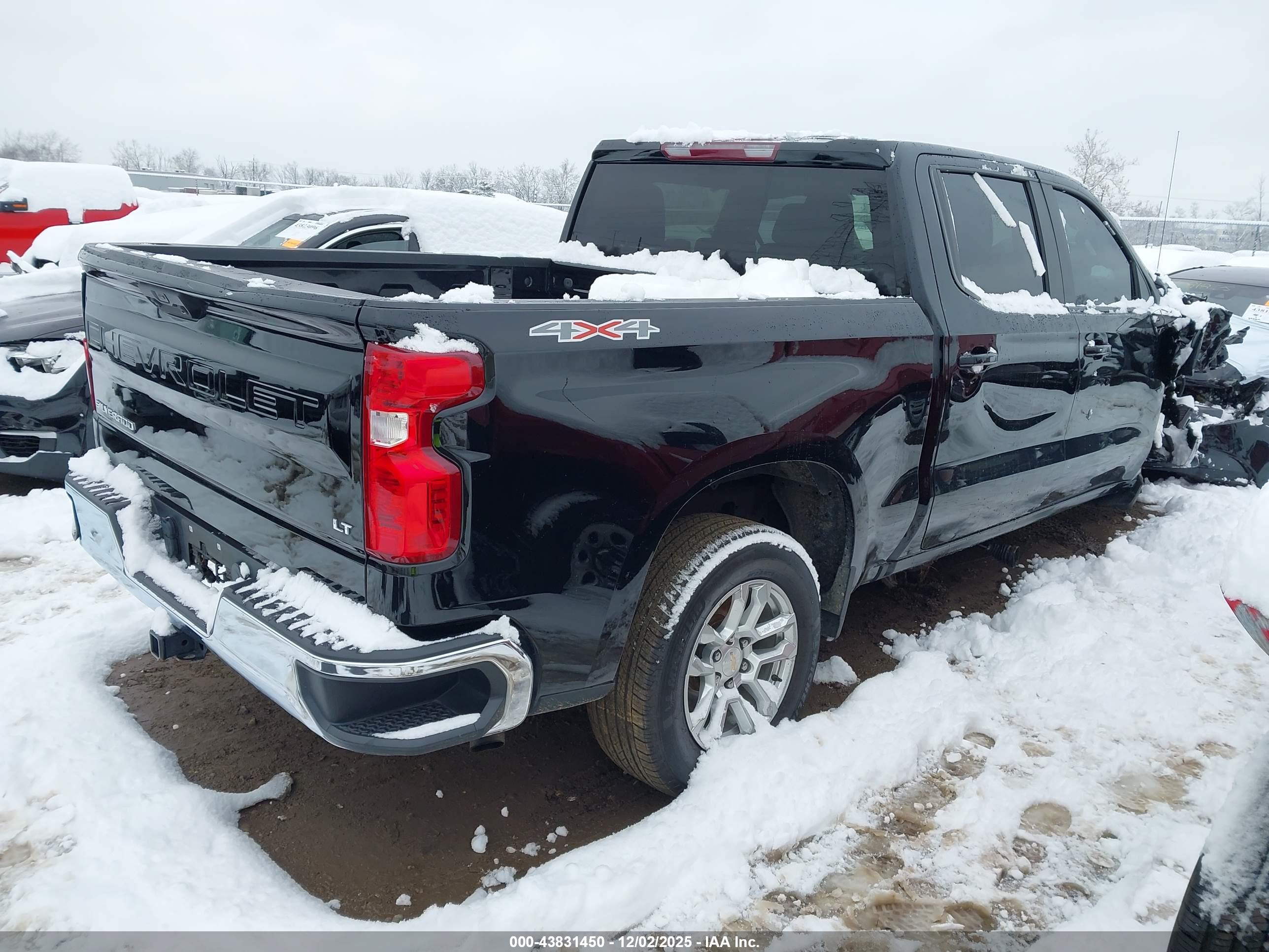 CHEVROLET SILVERADO image 4