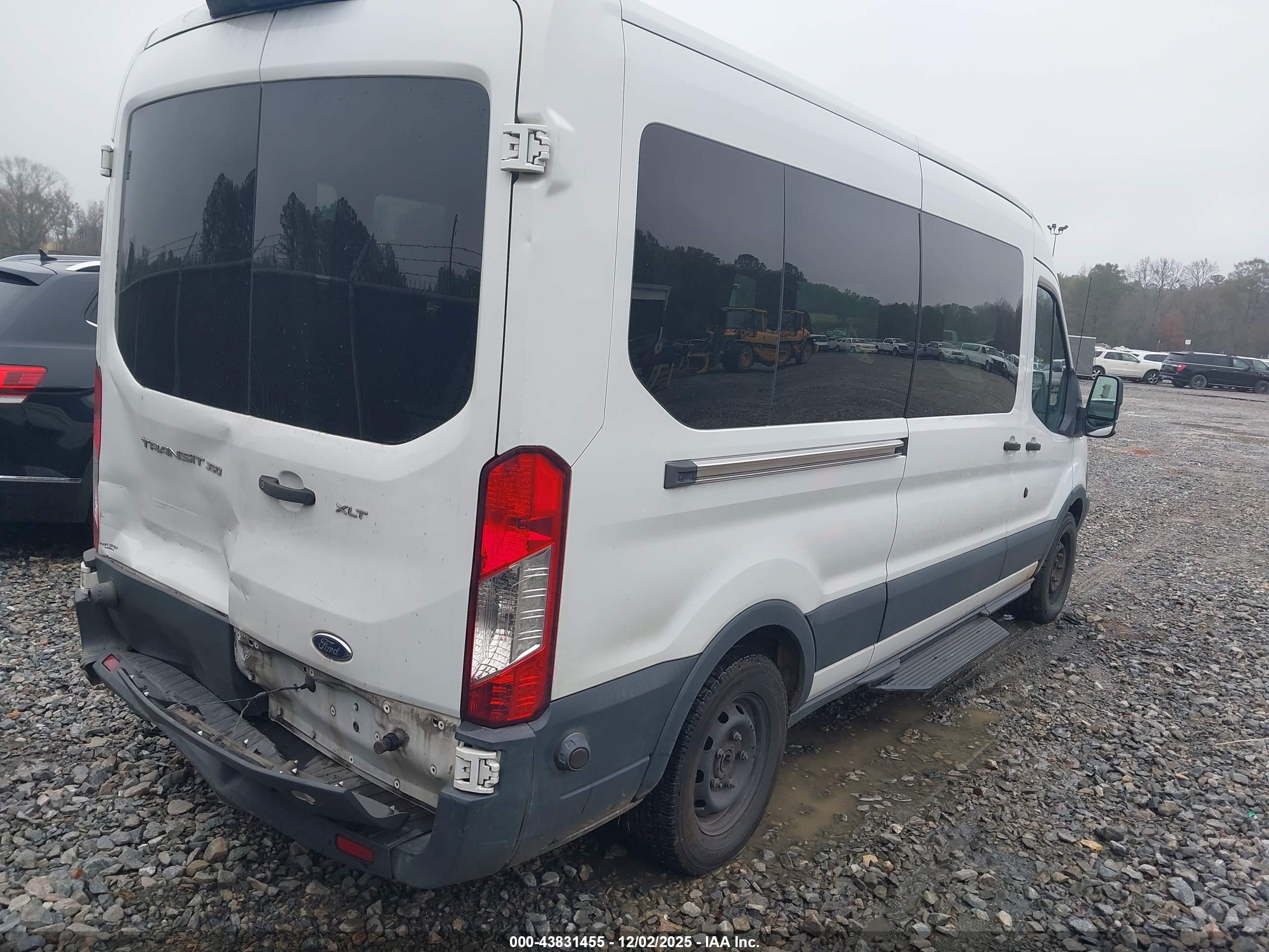 FORD TRANSIT-350 image 4