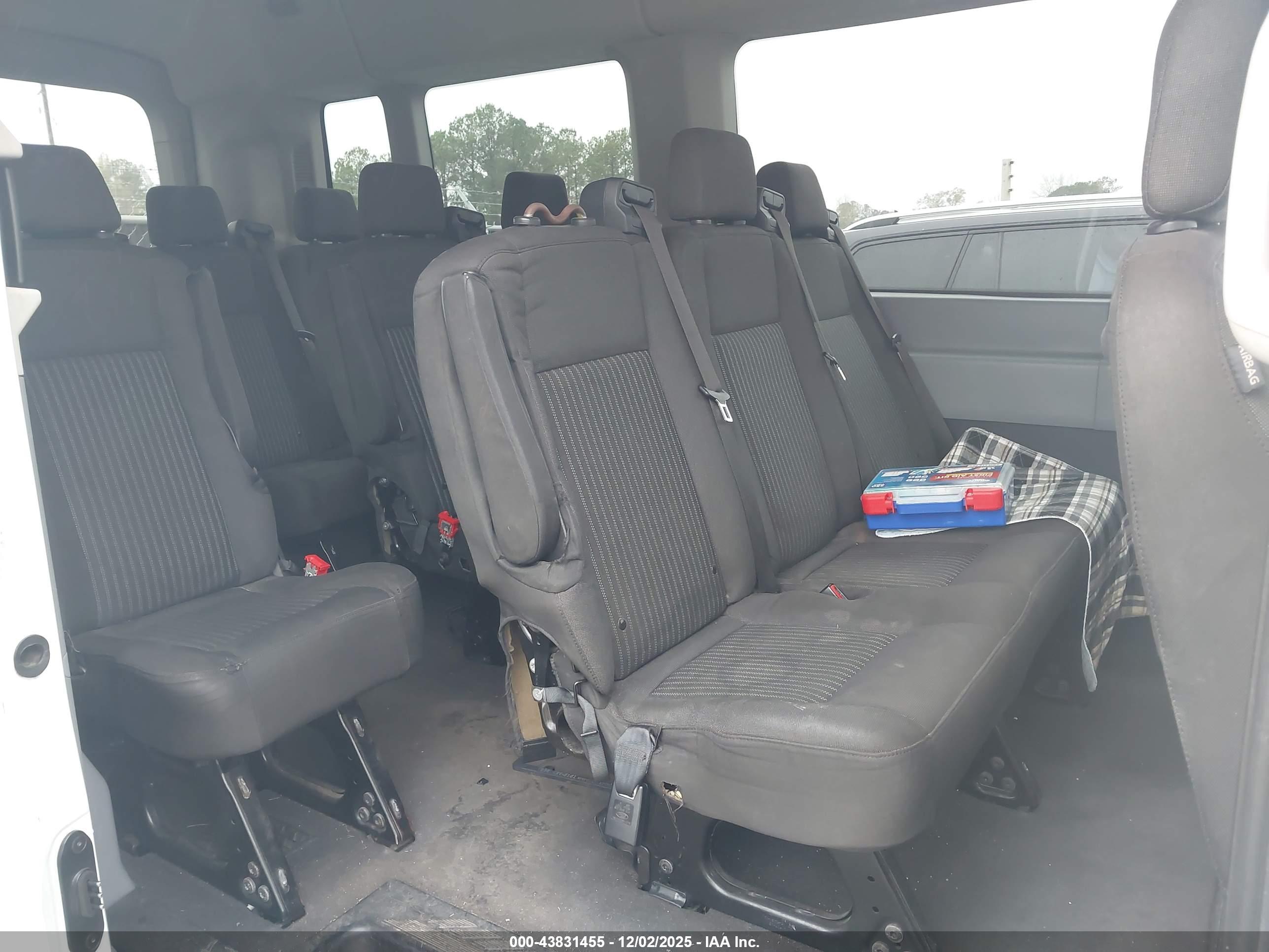 FORD TRANSIT-350 image 8