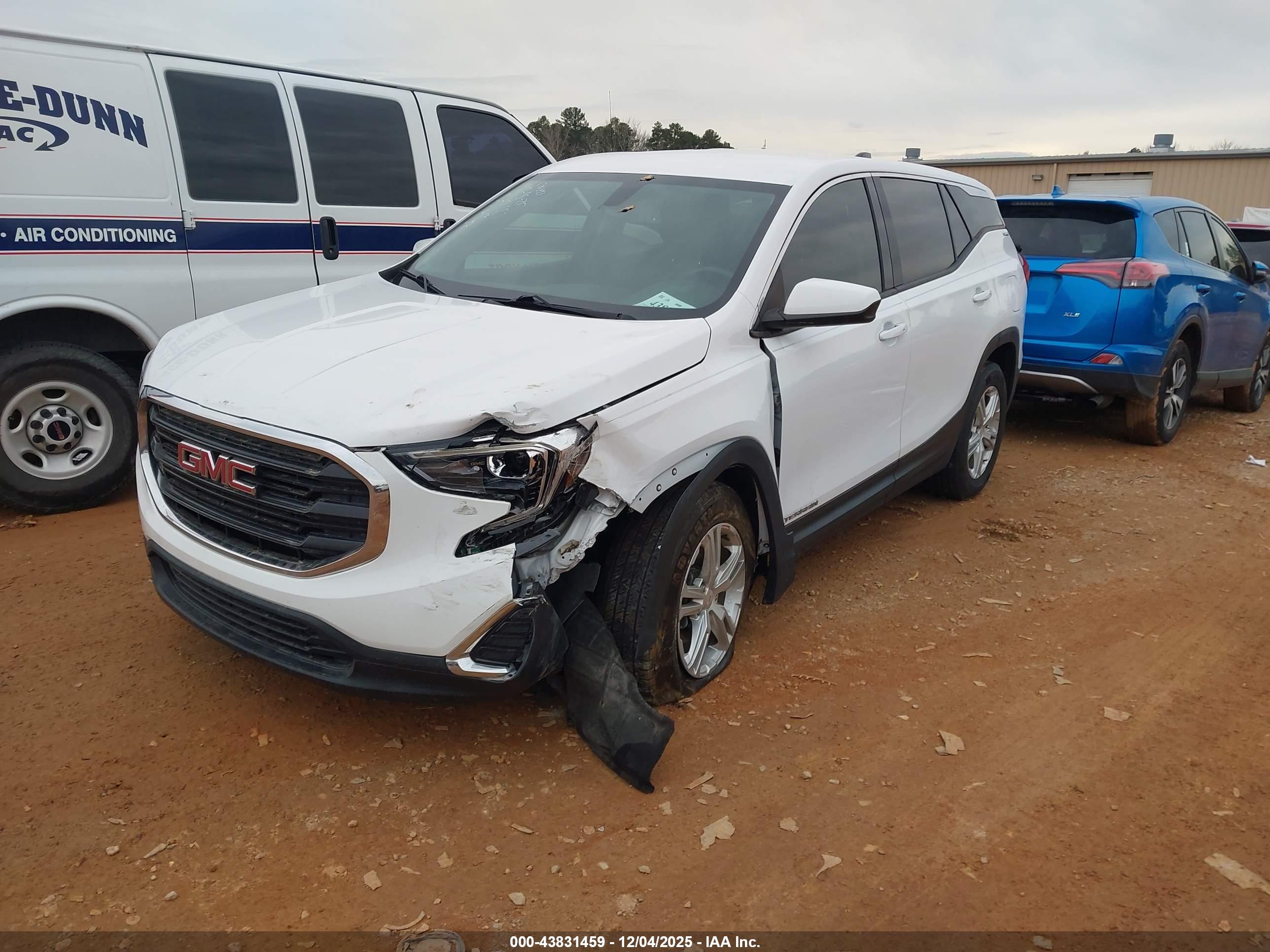 GMC TERRAIN image 2
