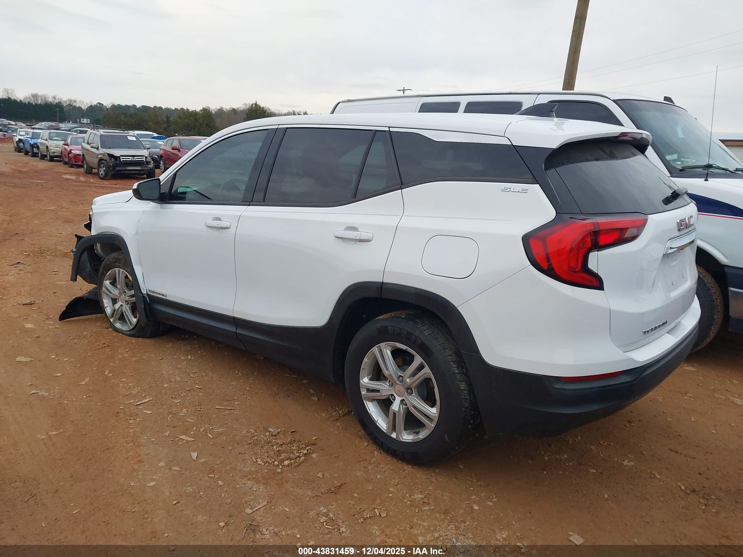 GMC TERRAIN image 3