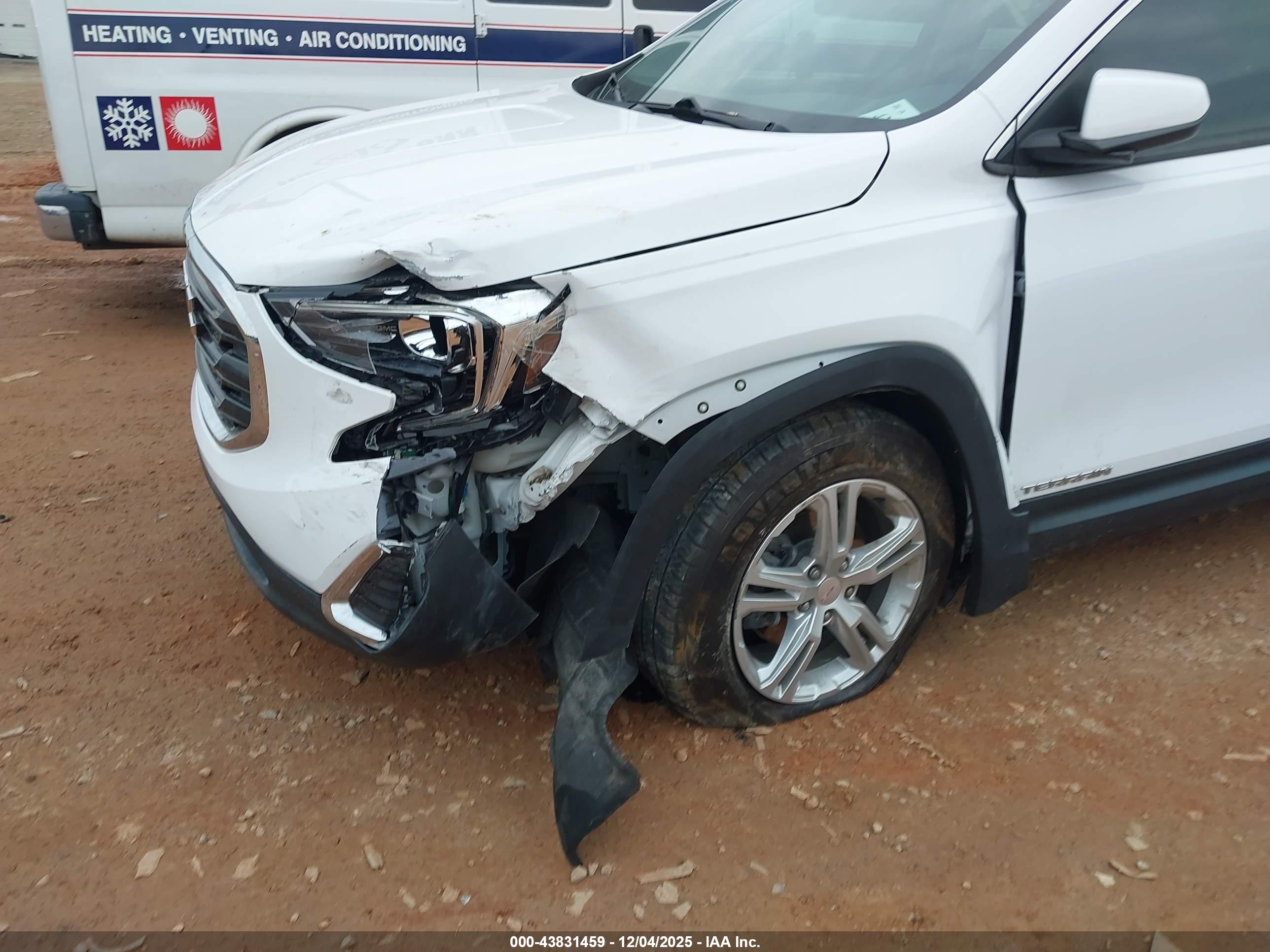 GMC TERRAIN image 6