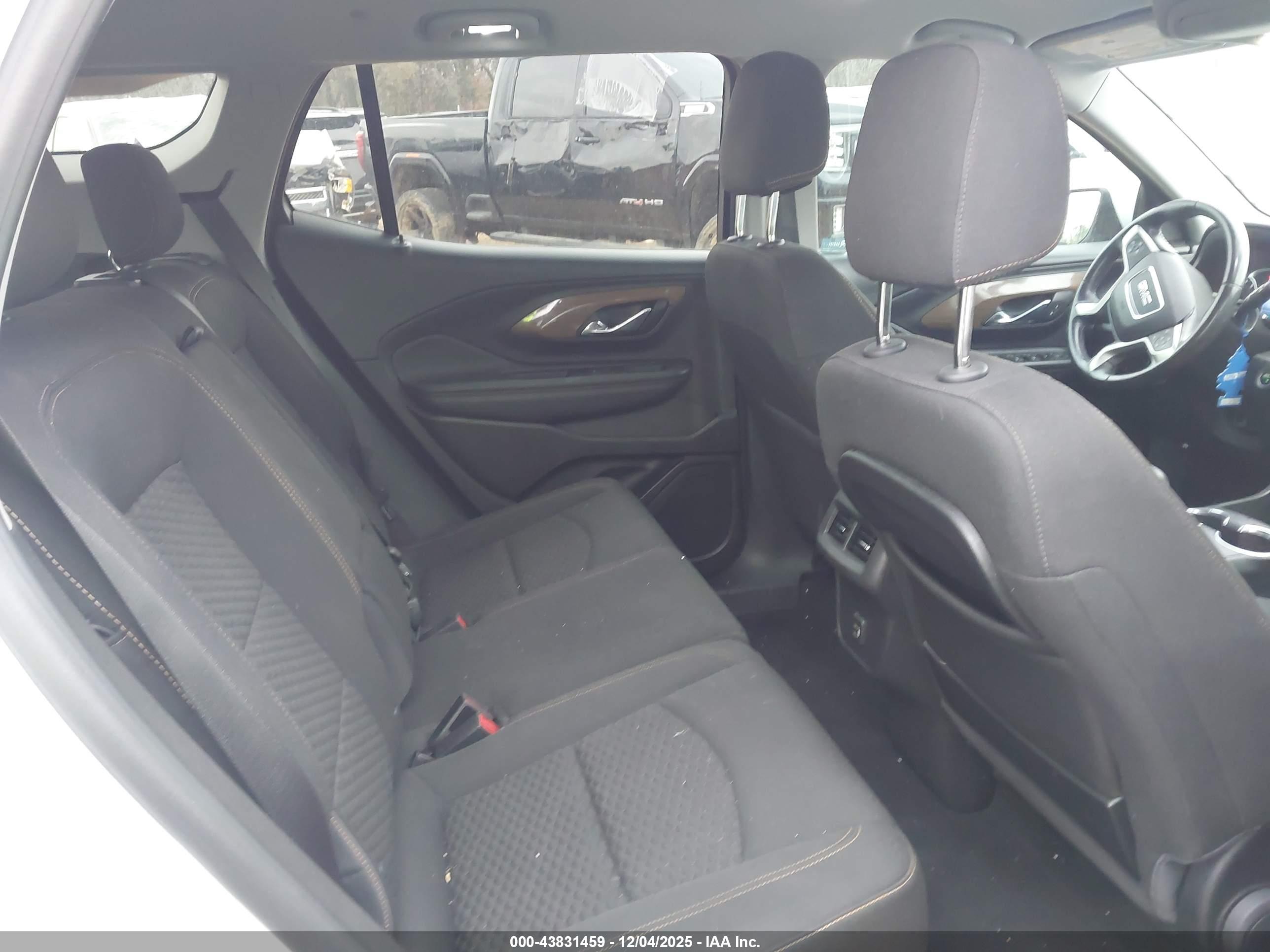 GMC TERRAIN image 8