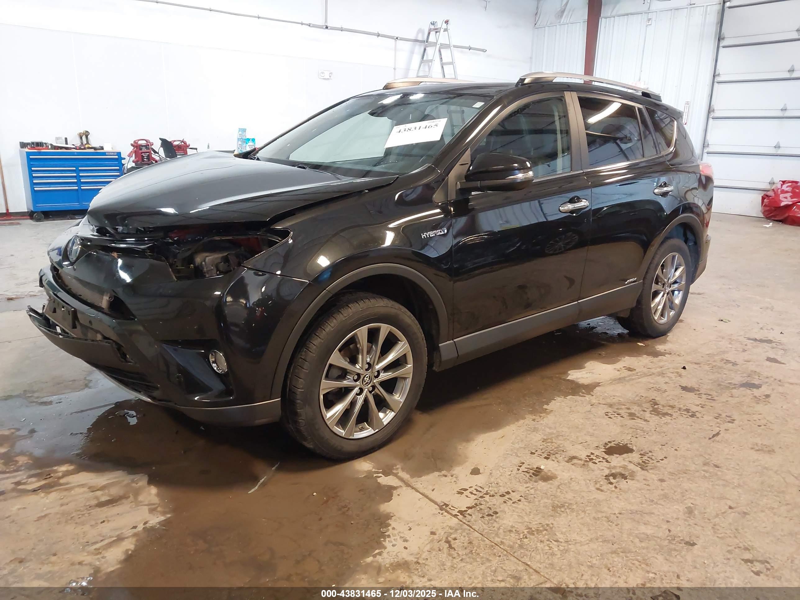 TOYOTA RAV4 image 2