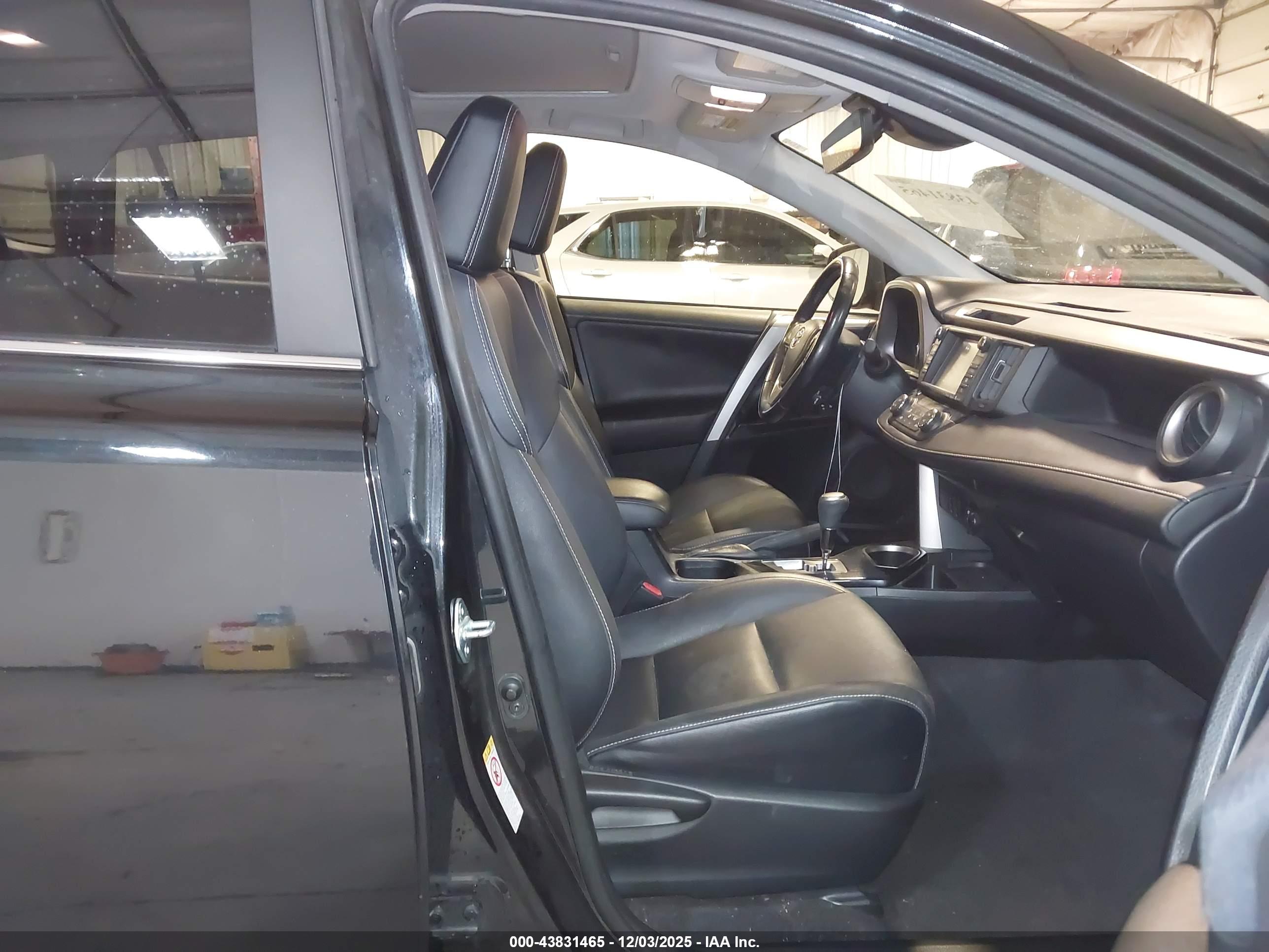 TOYOTA RAV4 image 5