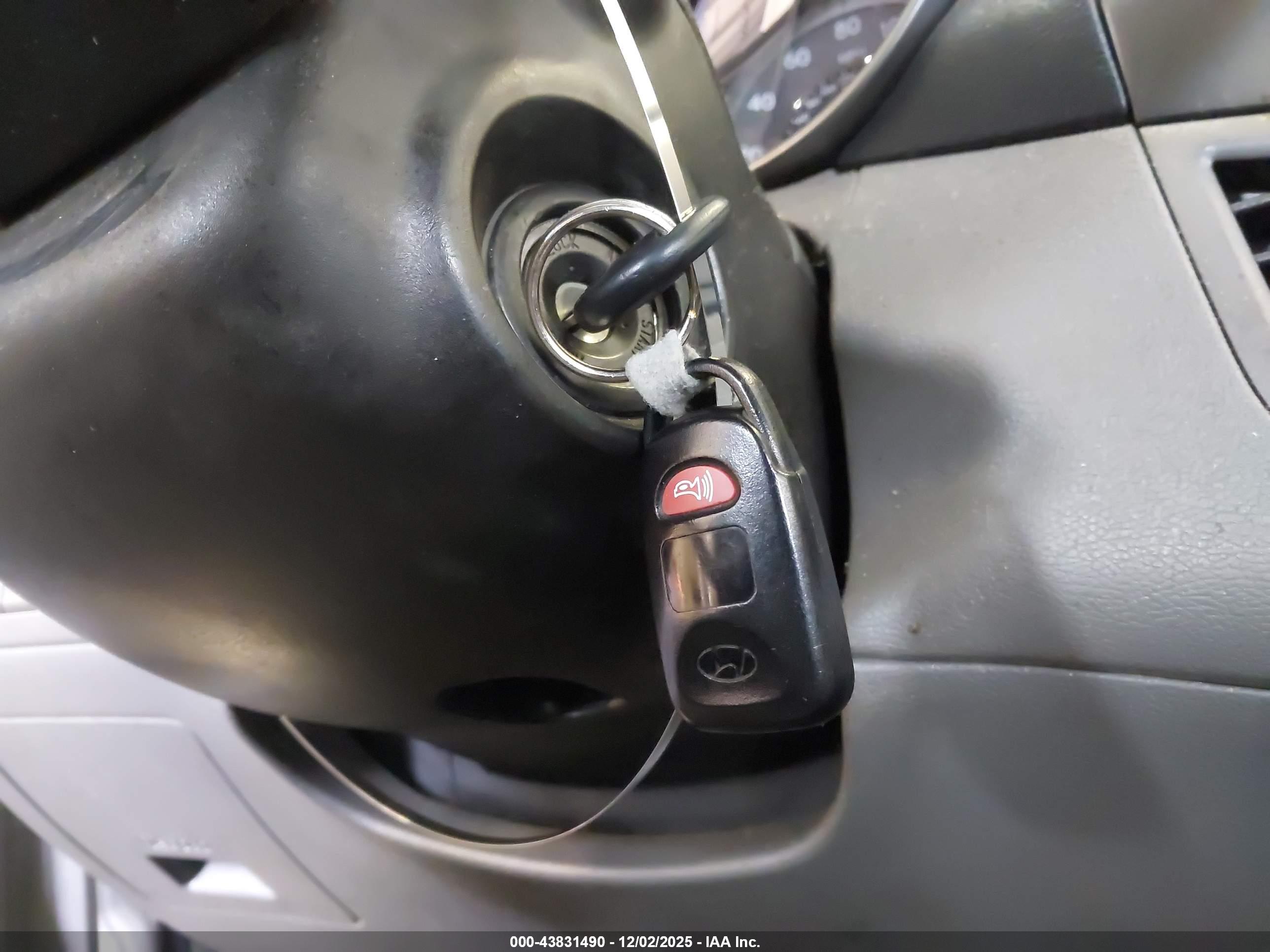 HYUNDAI ELANTRA image 11