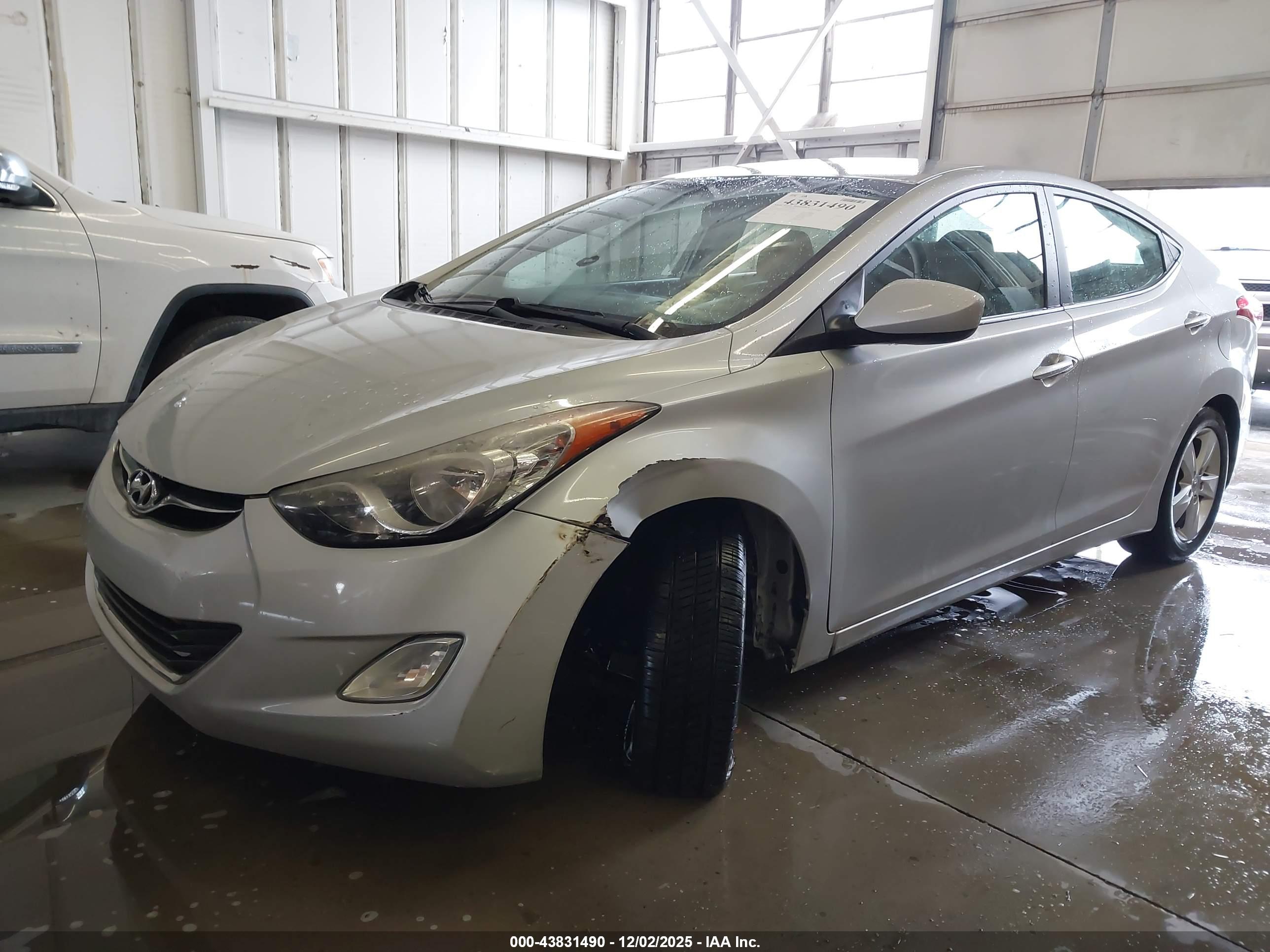 HYUNDAI ELANTRA image 2