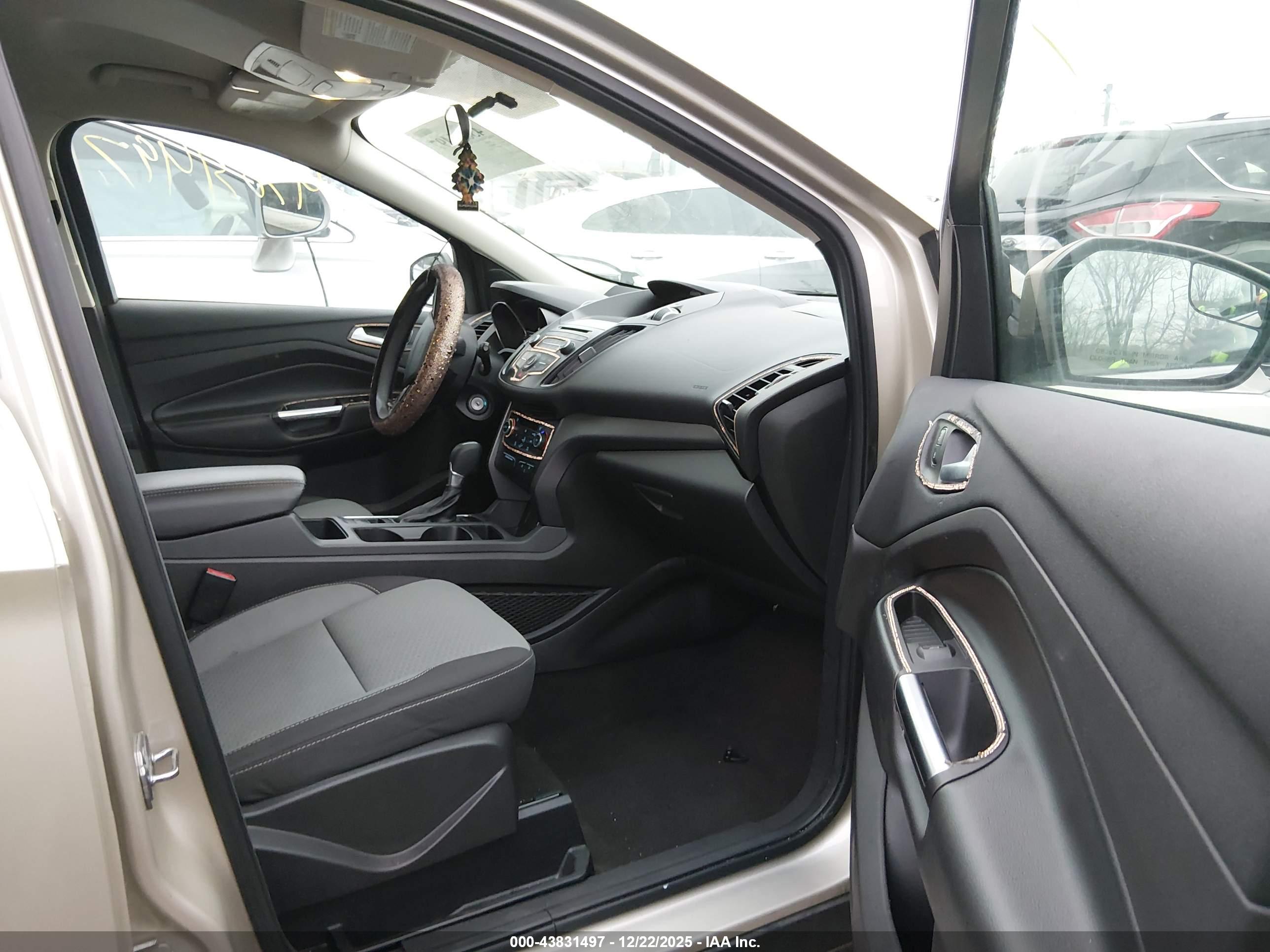 FORD ESCAPE image 5