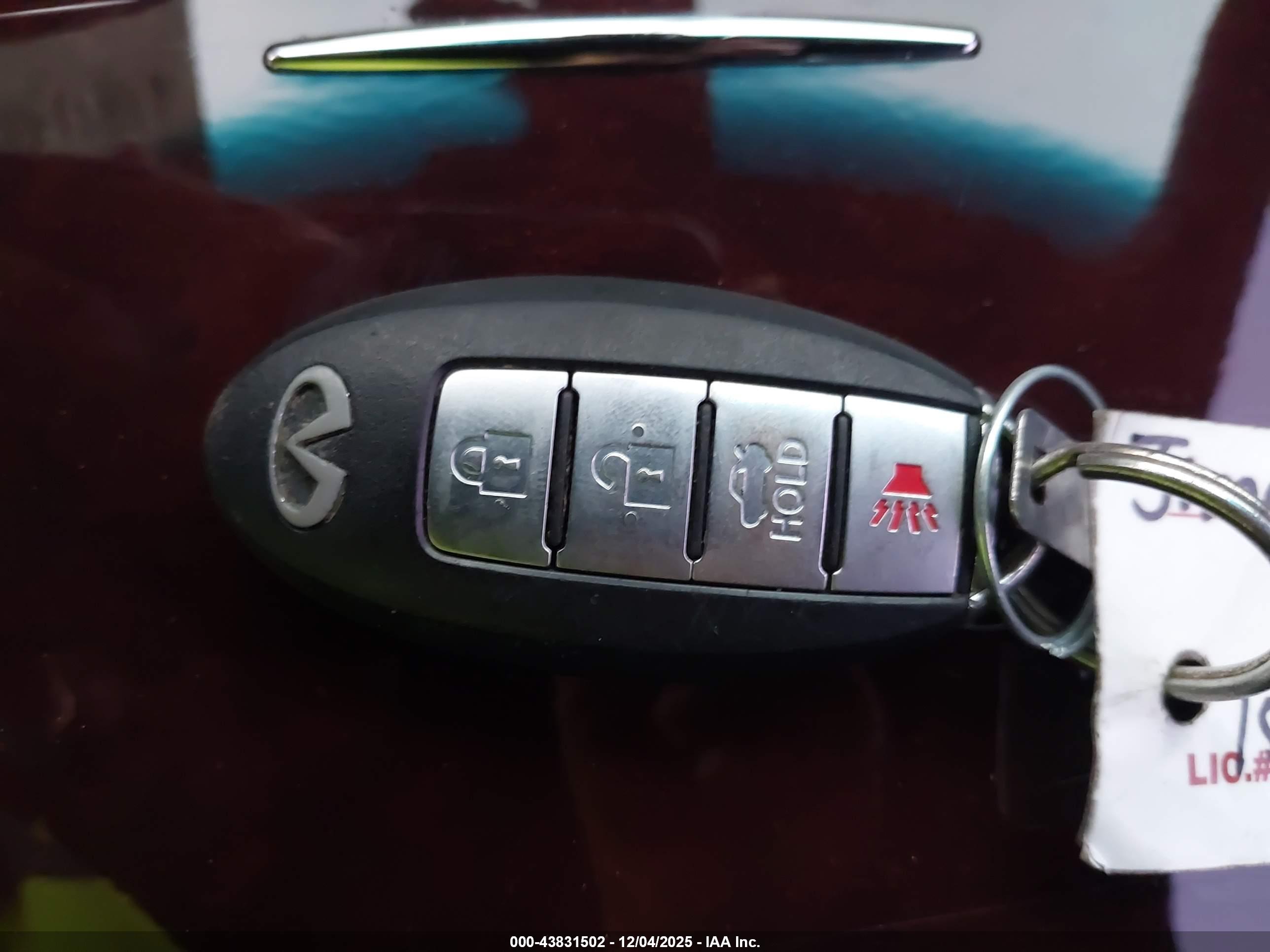 INFINITI Q70 image 11