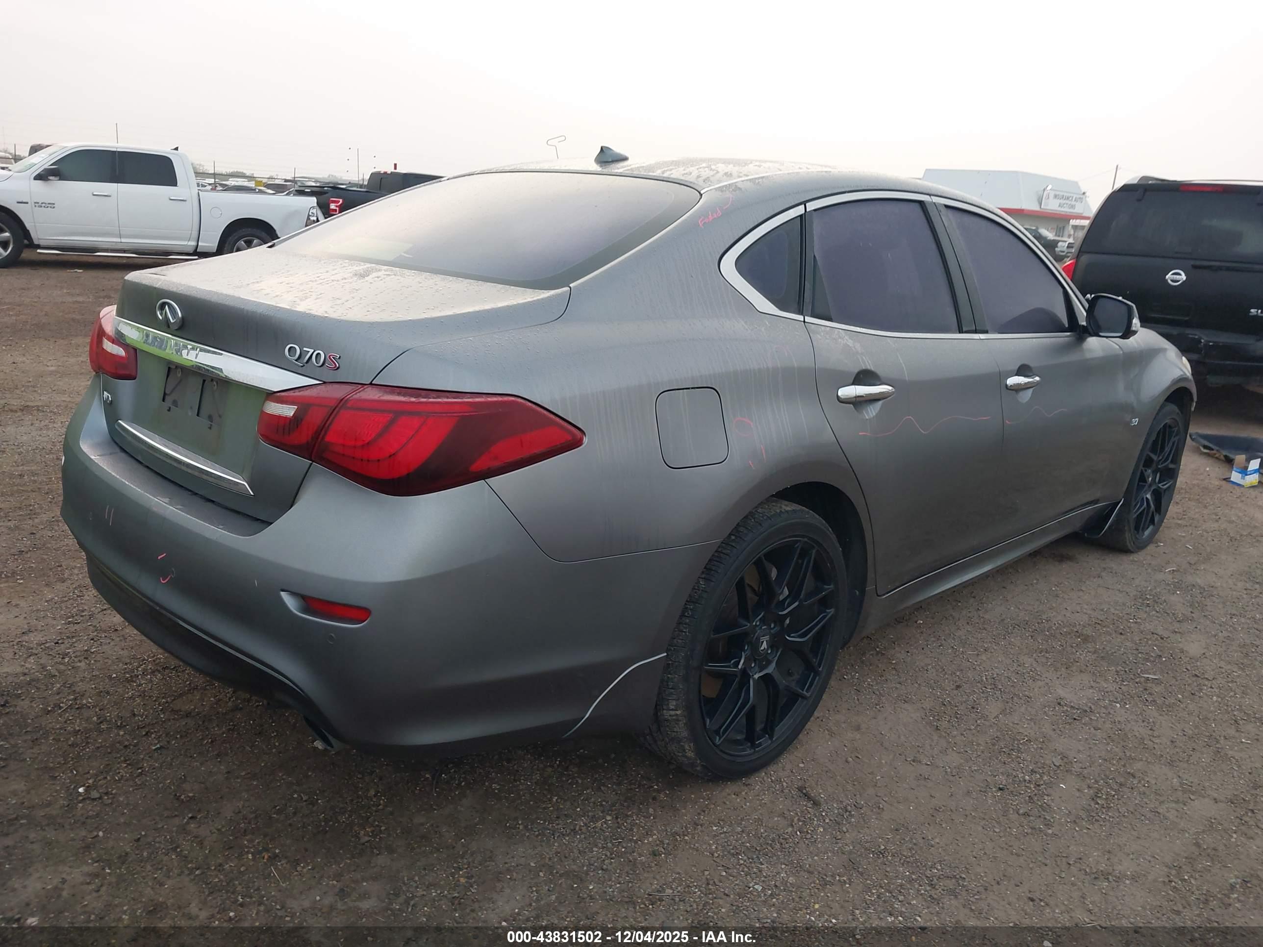 INFINITI Q70 image 4