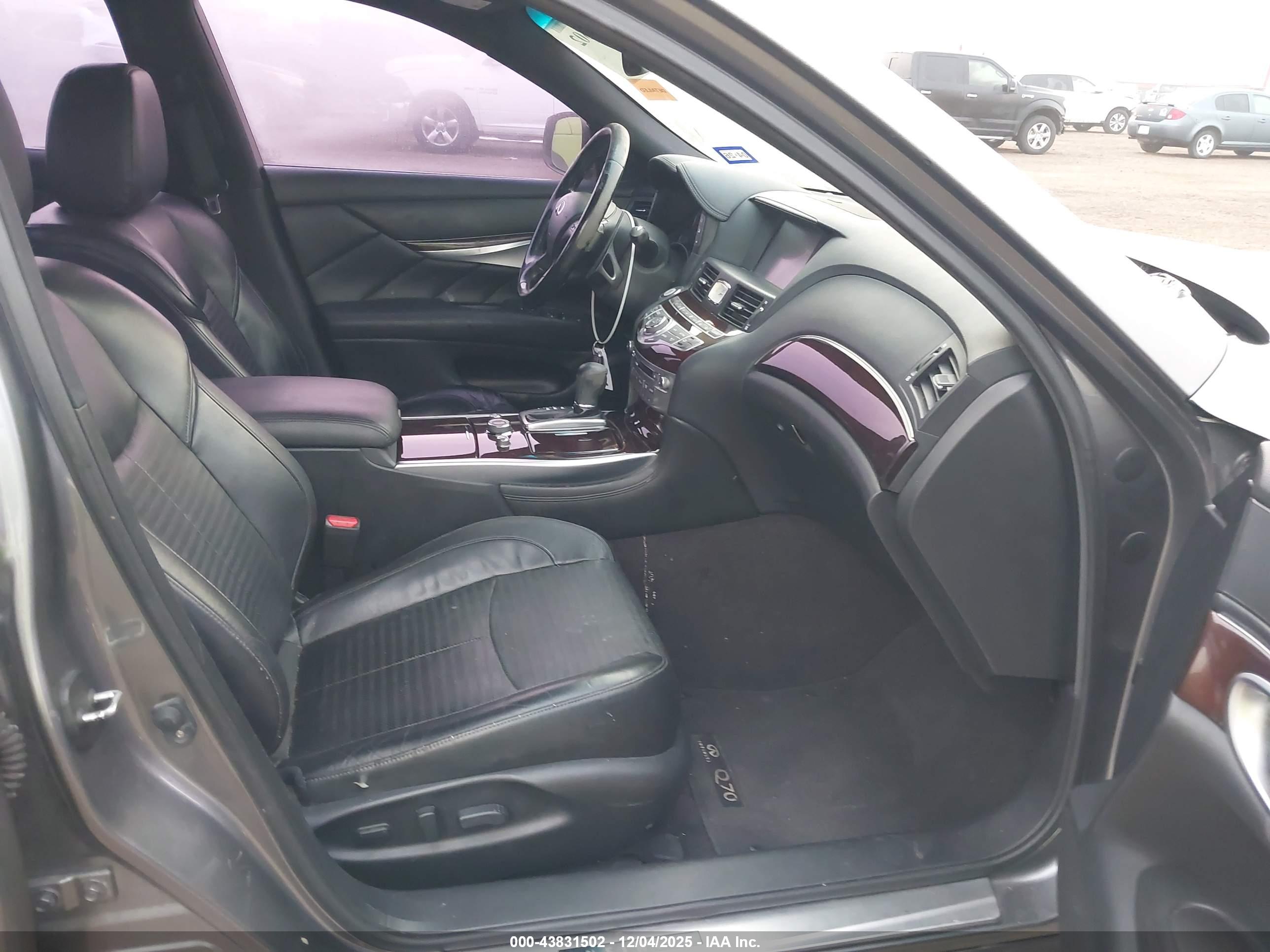 INFINITI Q70 image 5