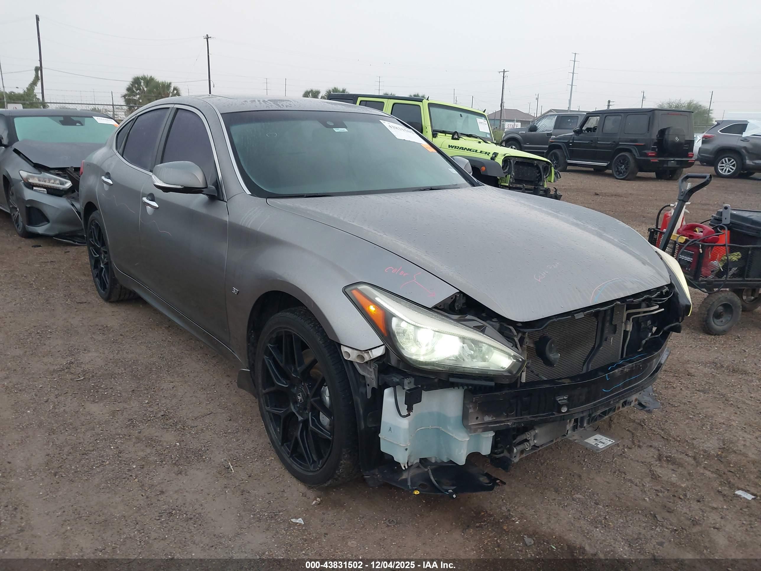 INFINITI Q70 image 6