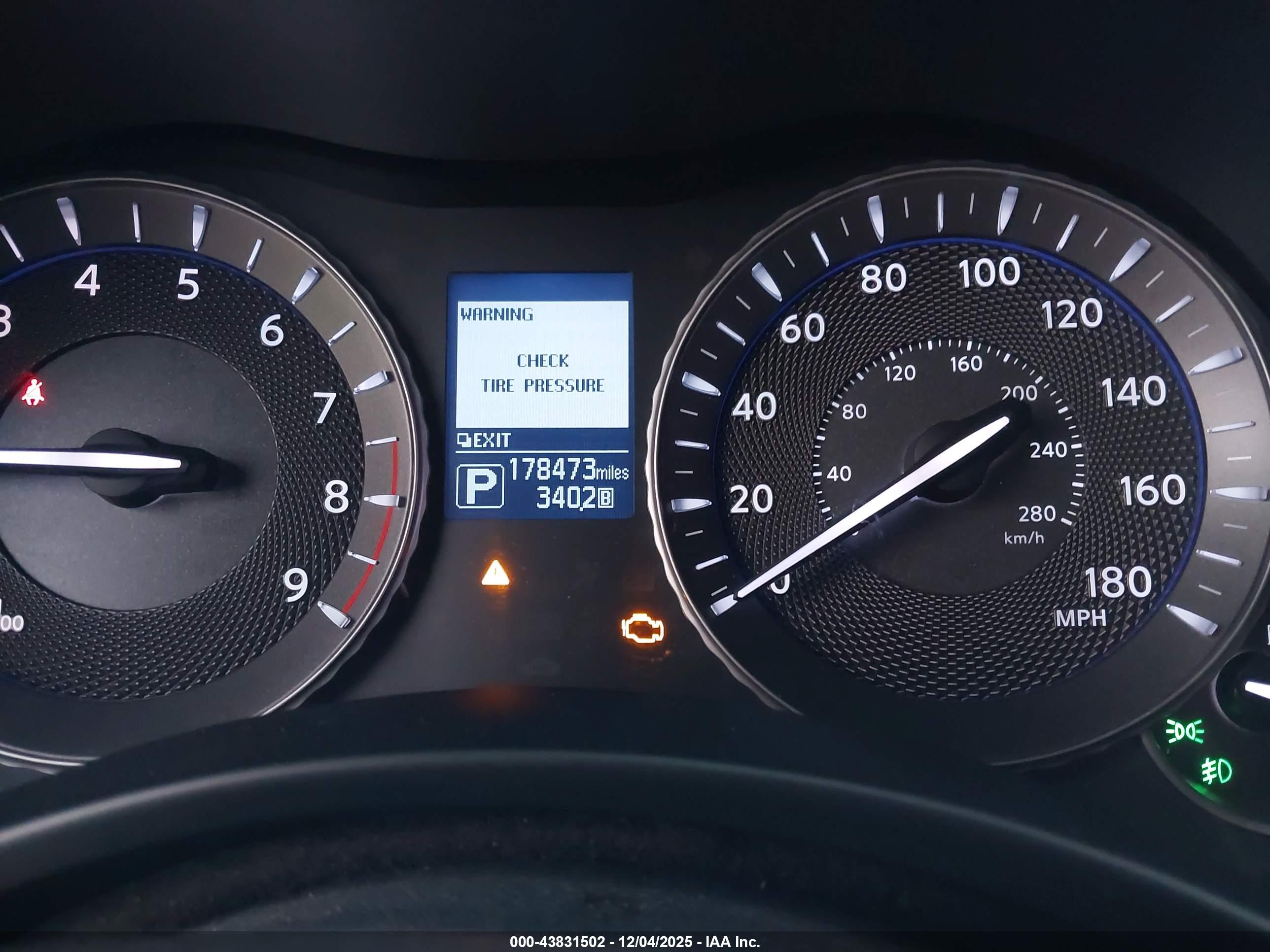 INFINITI Q70 image 7