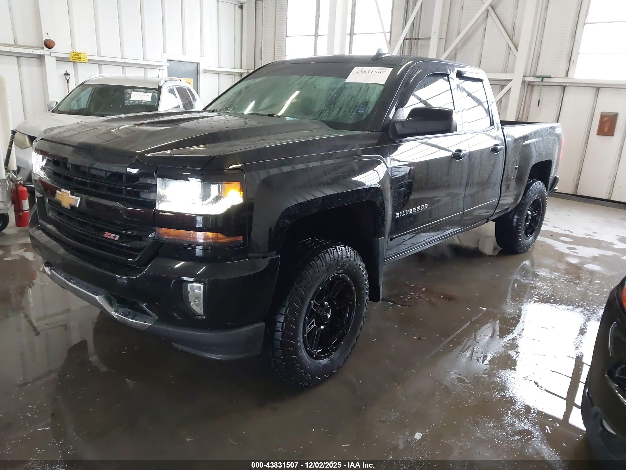 CHEVROLET SILVERADO image 2