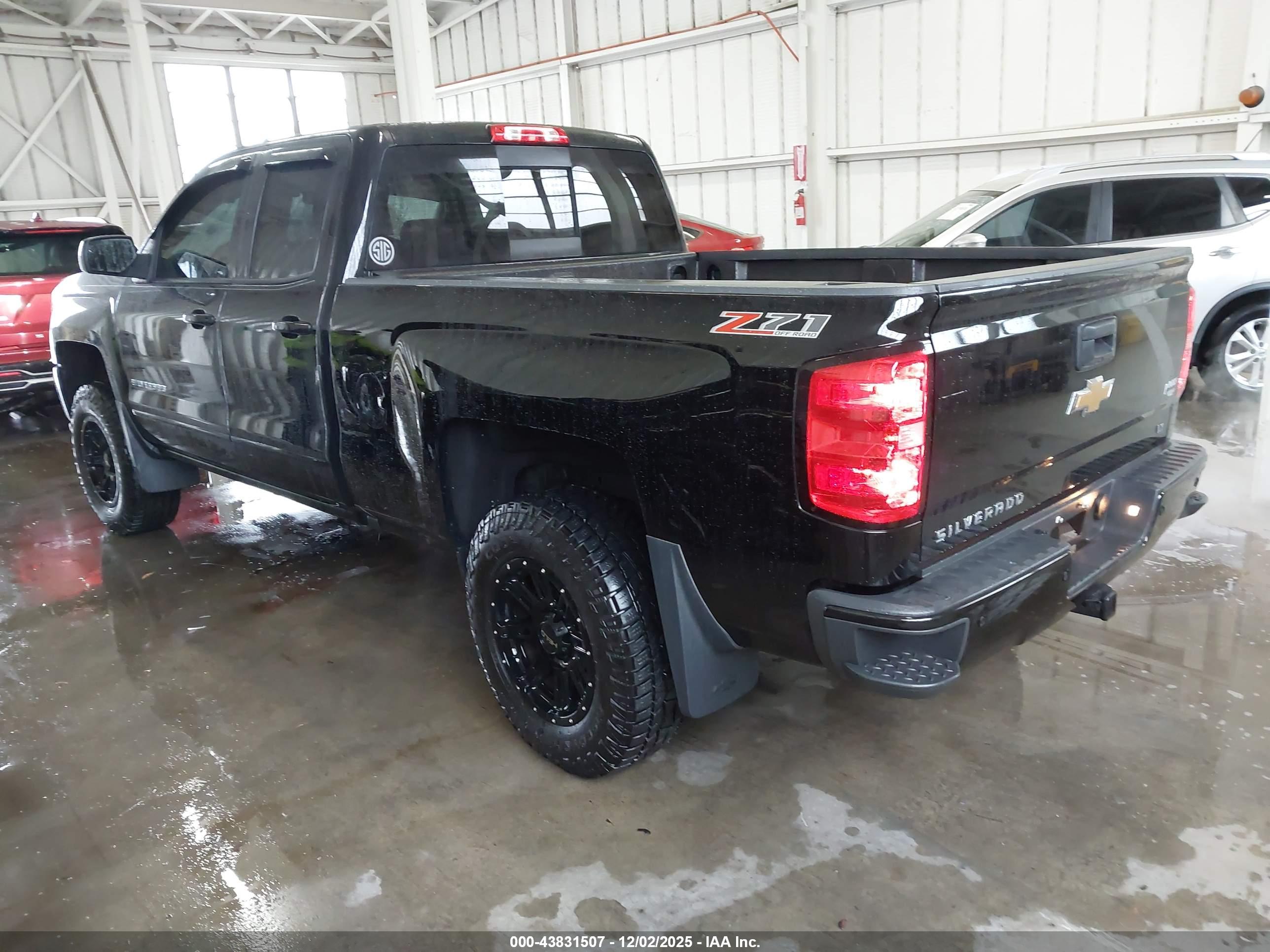 CHEVROLET SILVERADO image 3