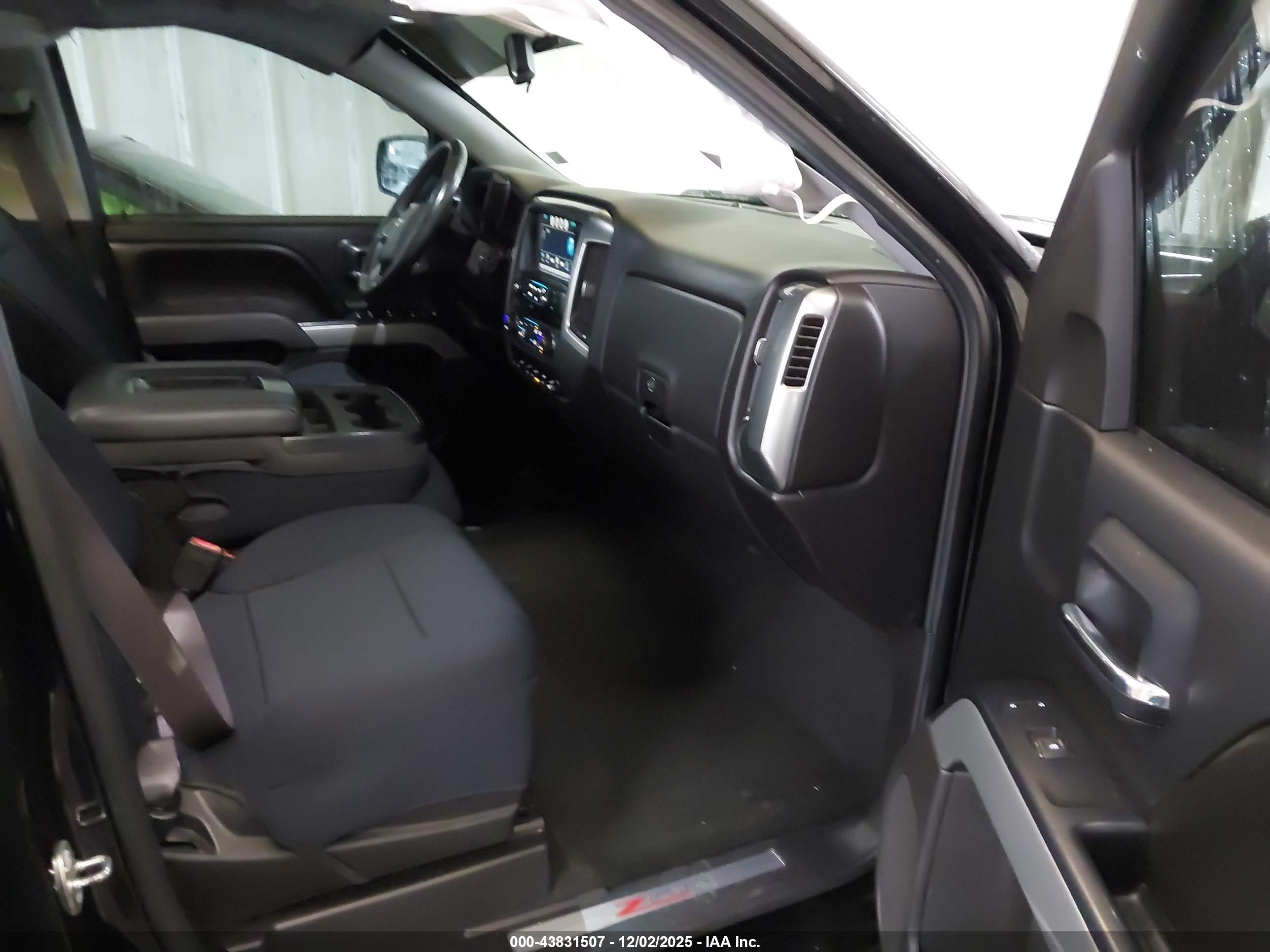 CHEVROLET SILVERADO image 5