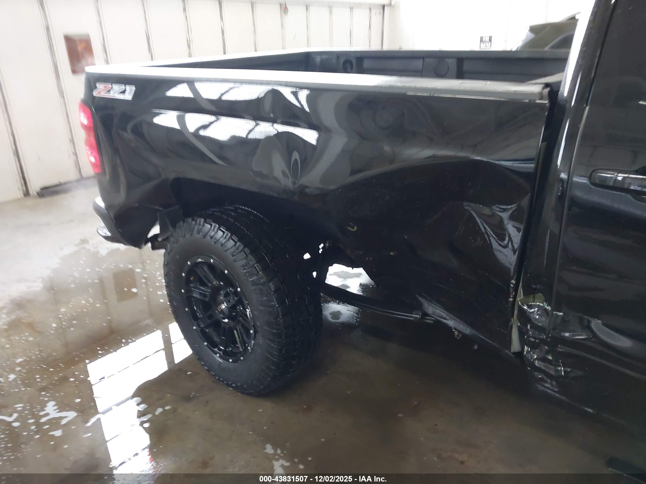 CHEVROLET SILVERADO image 6