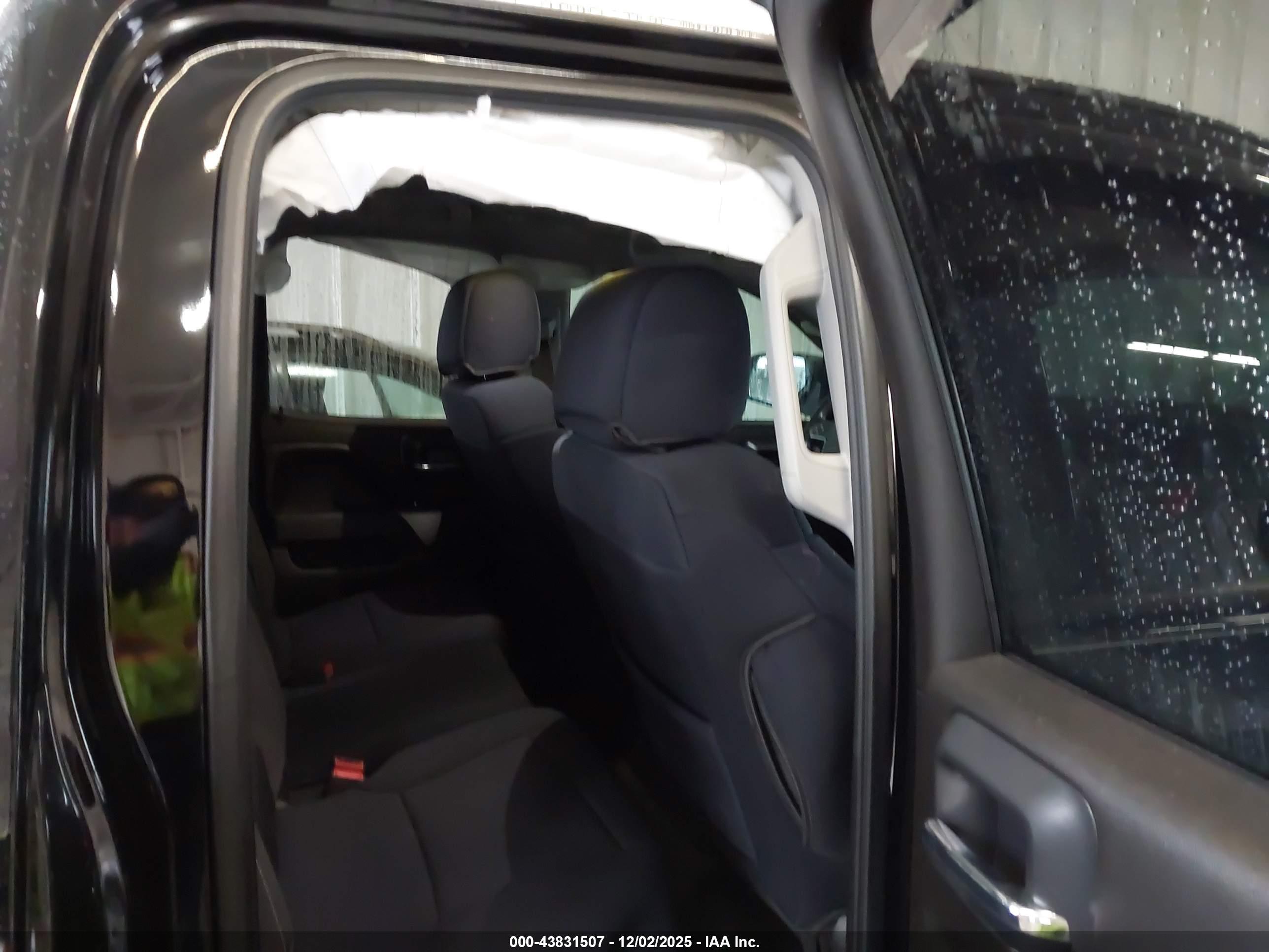 CHEVROLET SILVERADO image 8