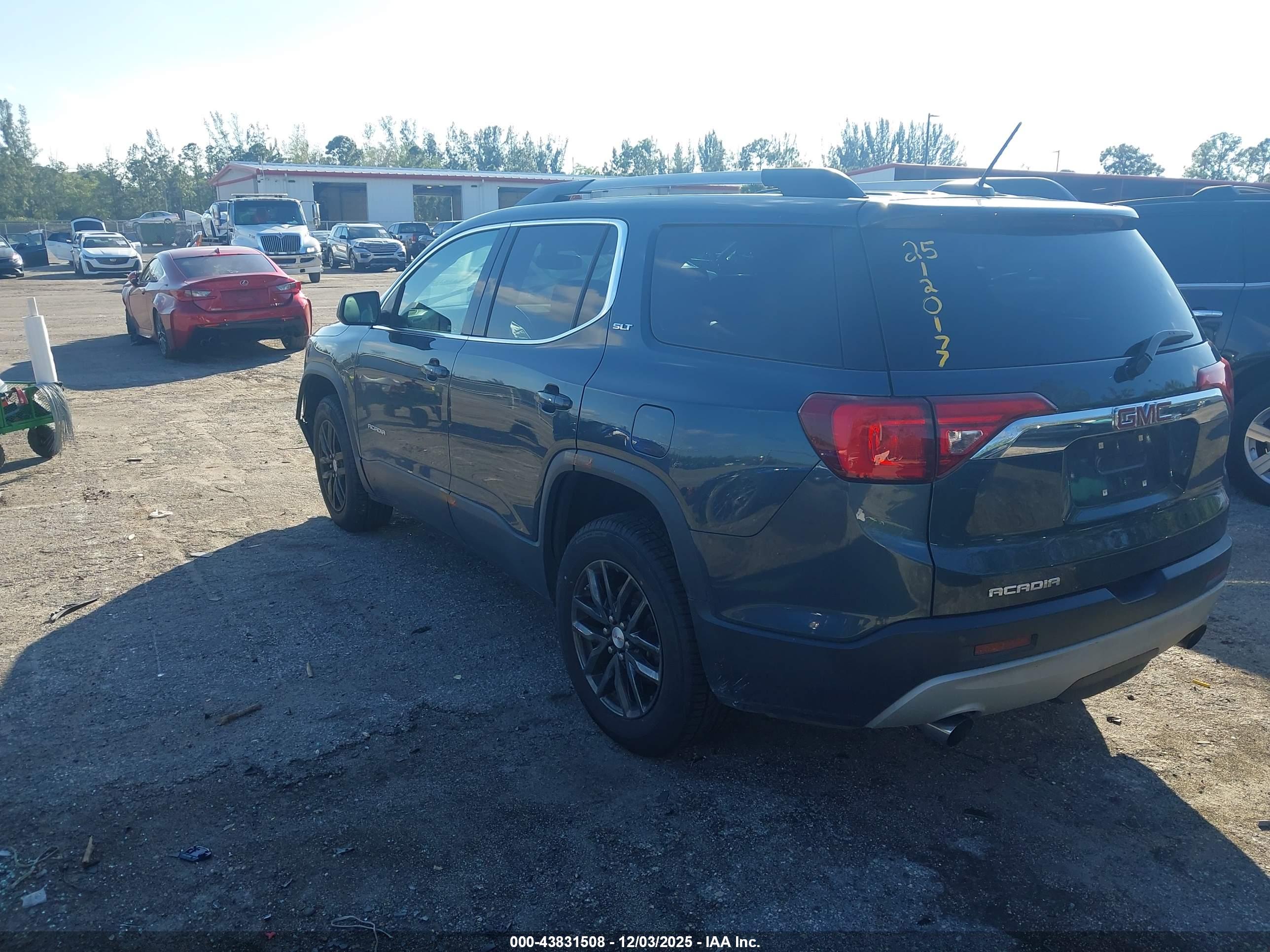 GMC ACADIA image 3