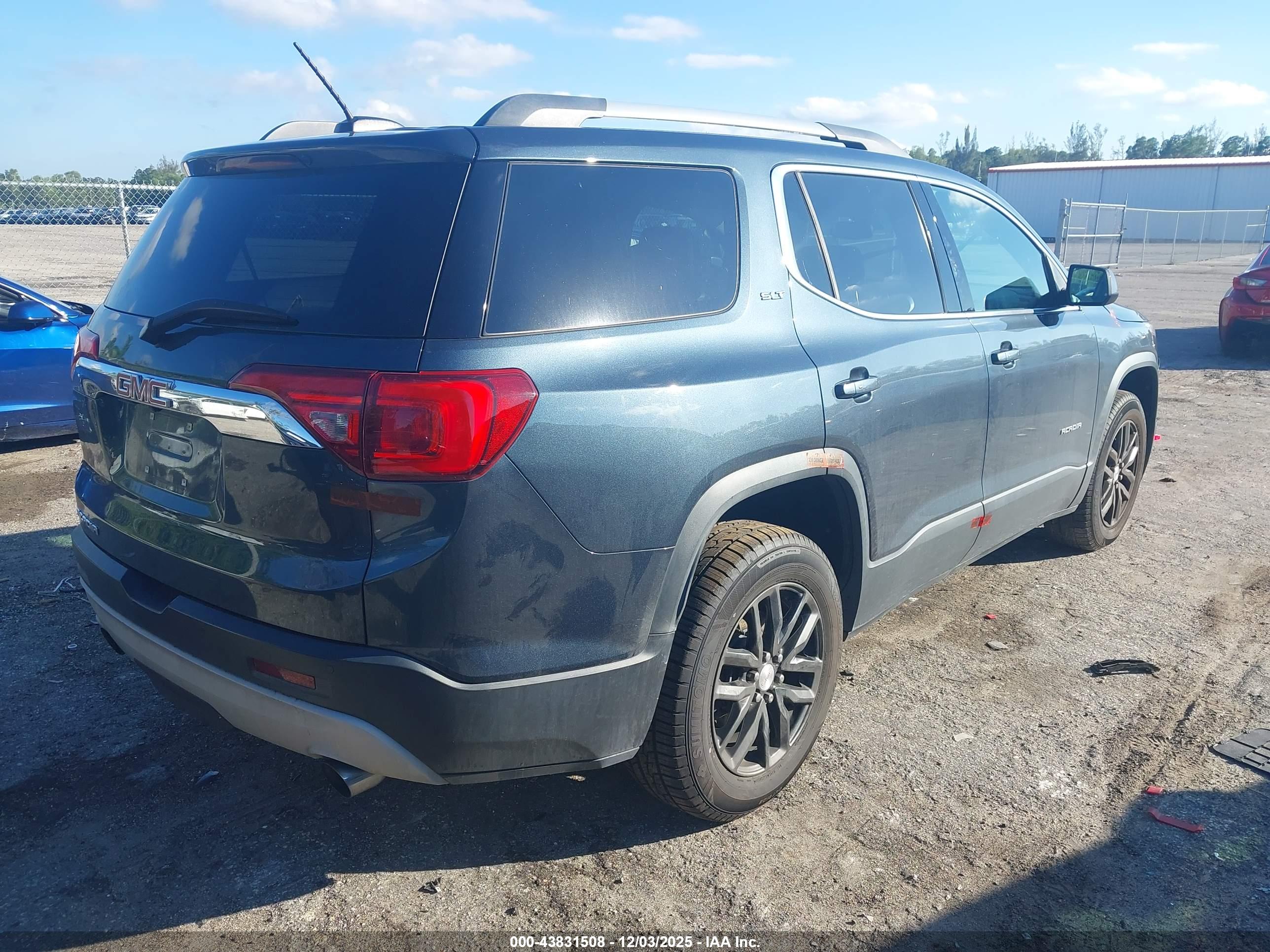 GMC ACADIA image 4