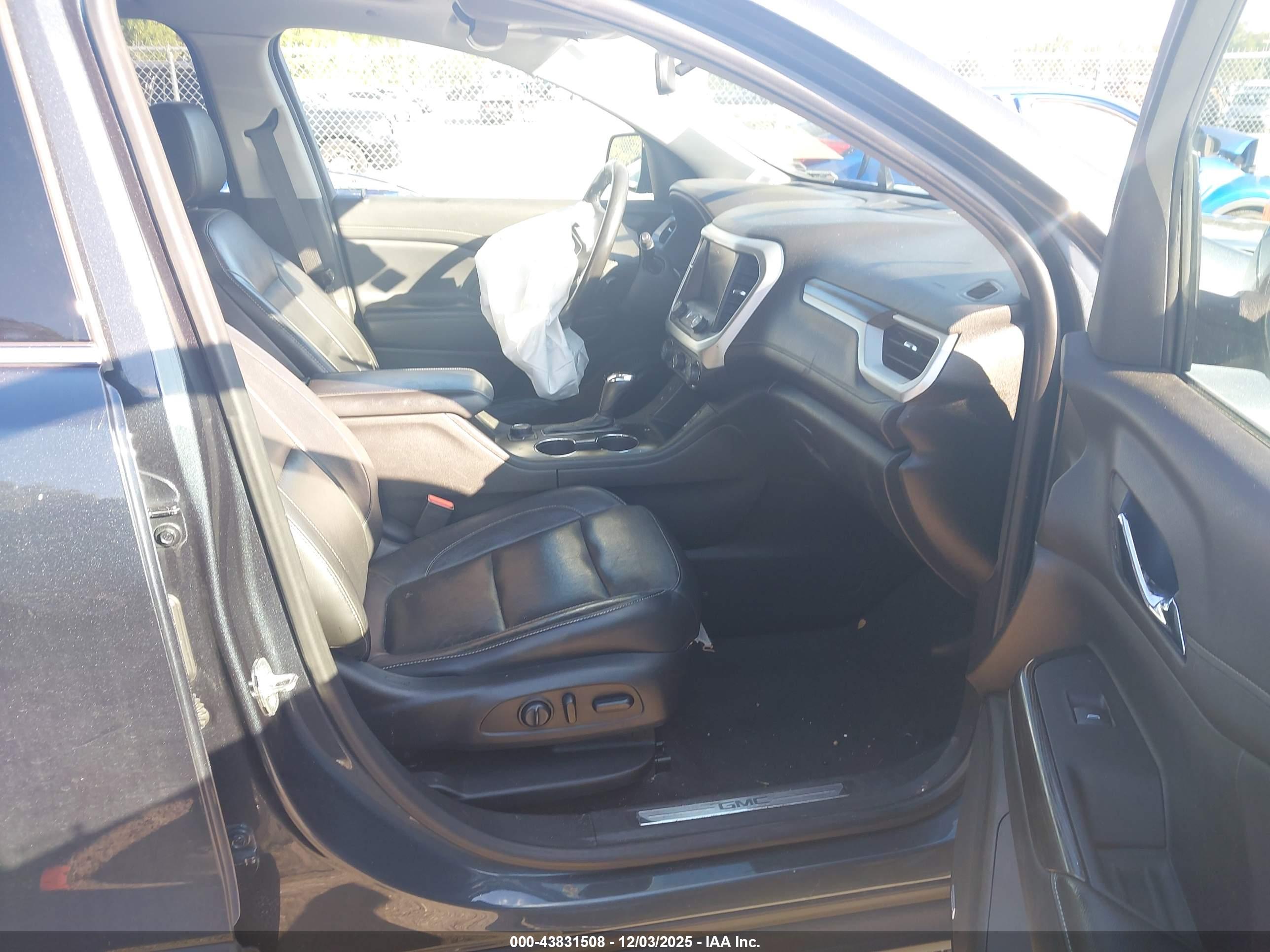 GMC ACADIA image 5