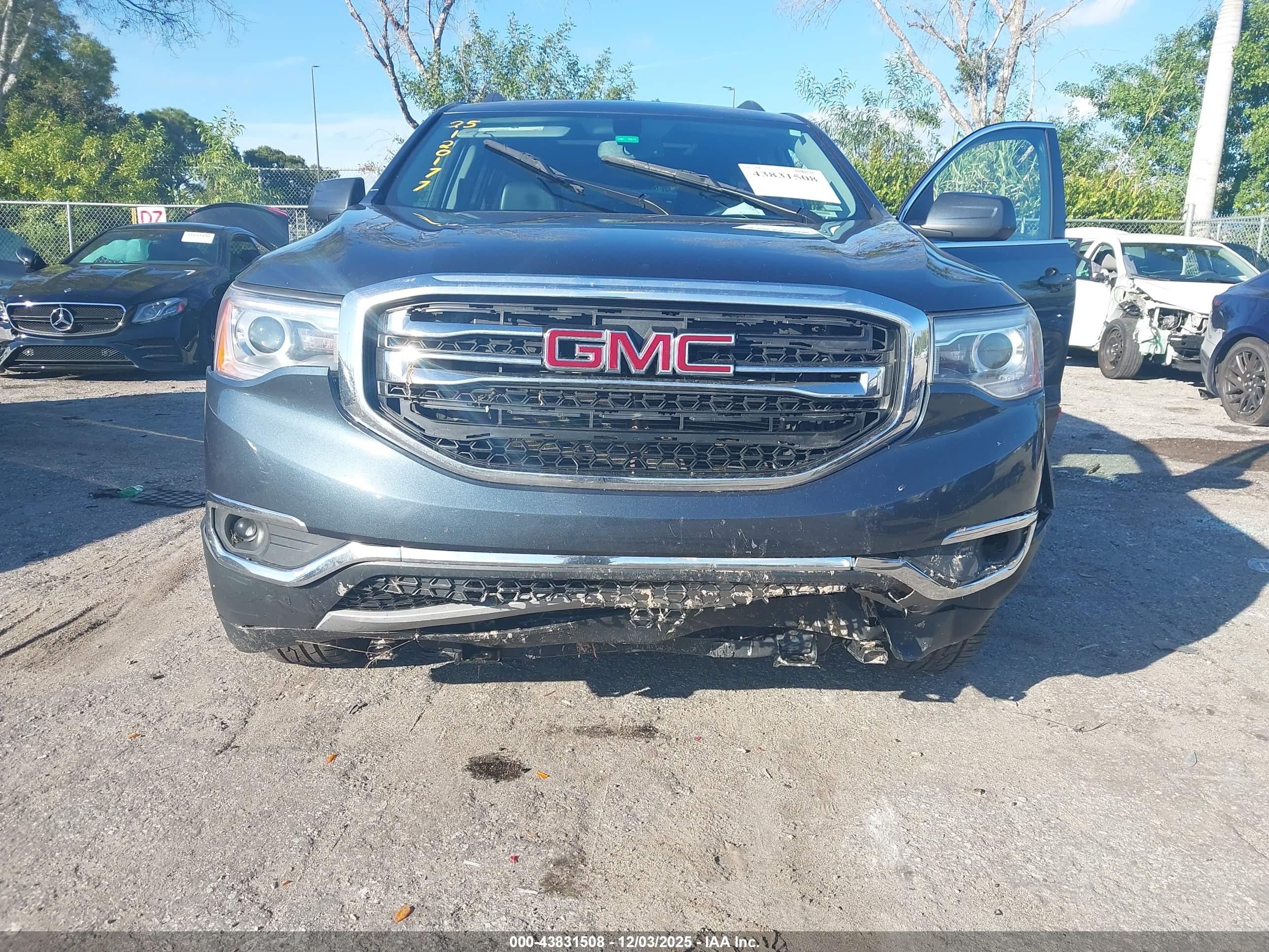 GMC ACADIA image 6