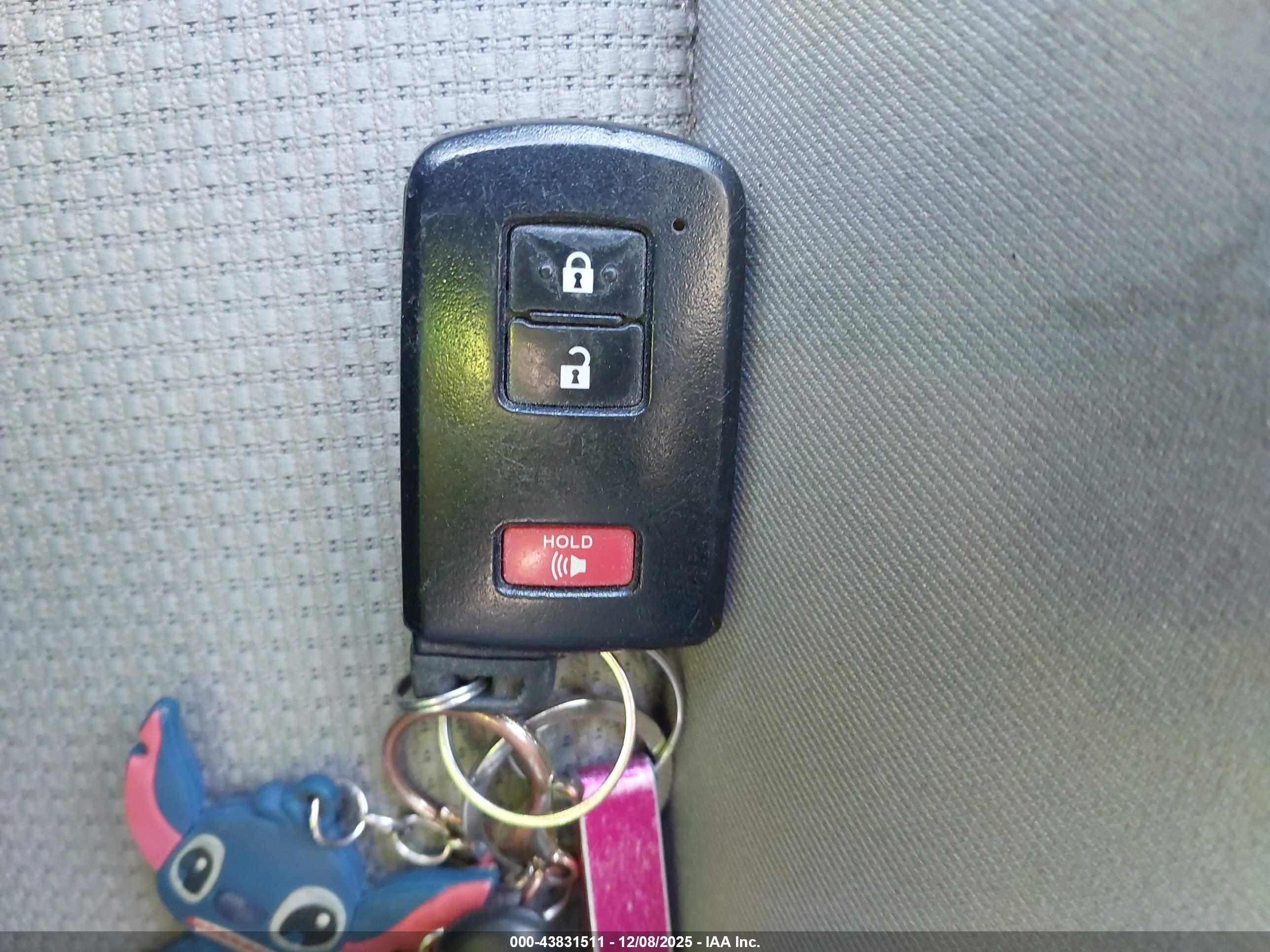 TOYOTA RAV4 image 11