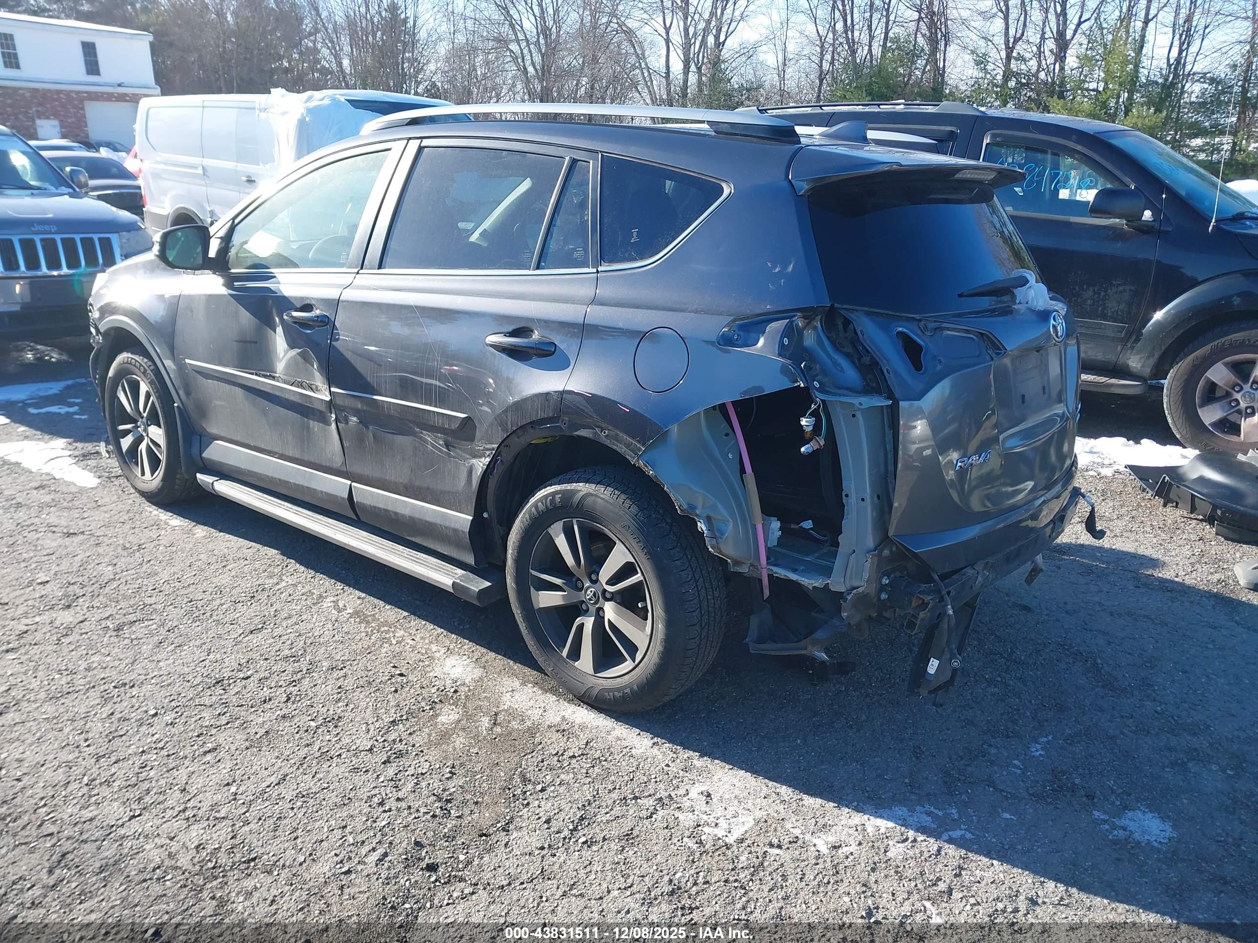 TOYOTA RAV4 image 3