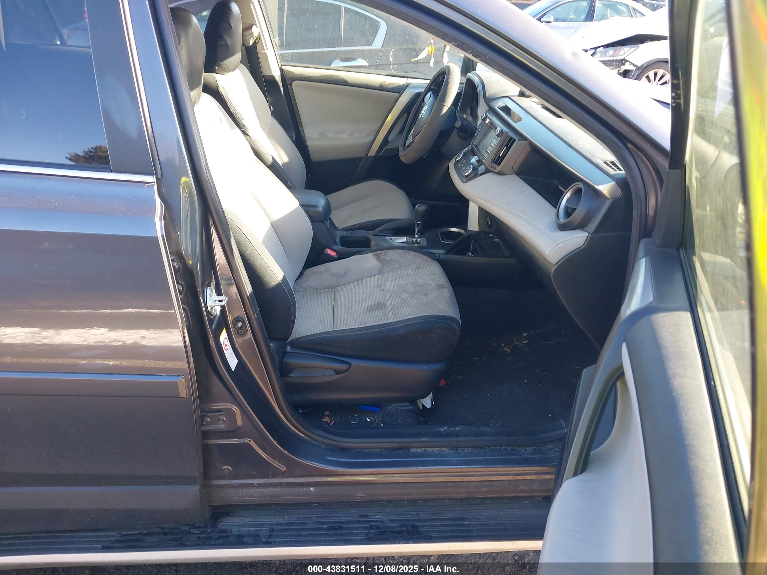 TOYOTA RAV4 image 5