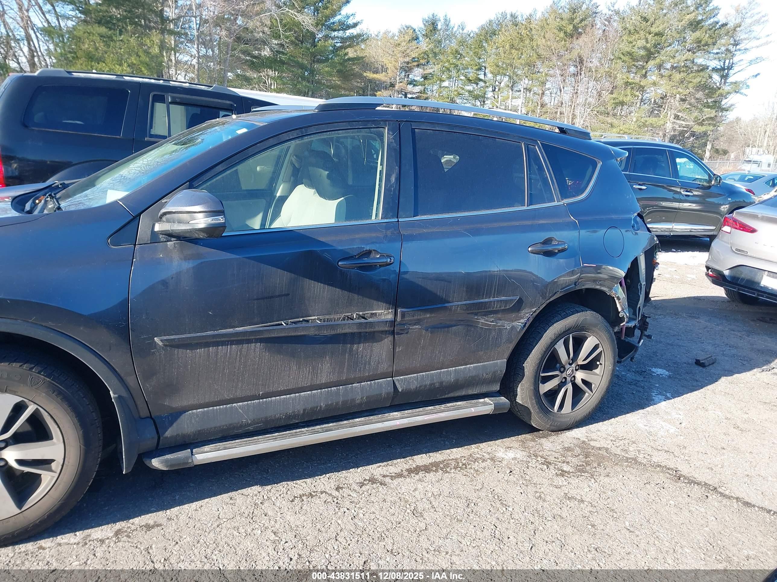 TOYOTA RAV4 image 6