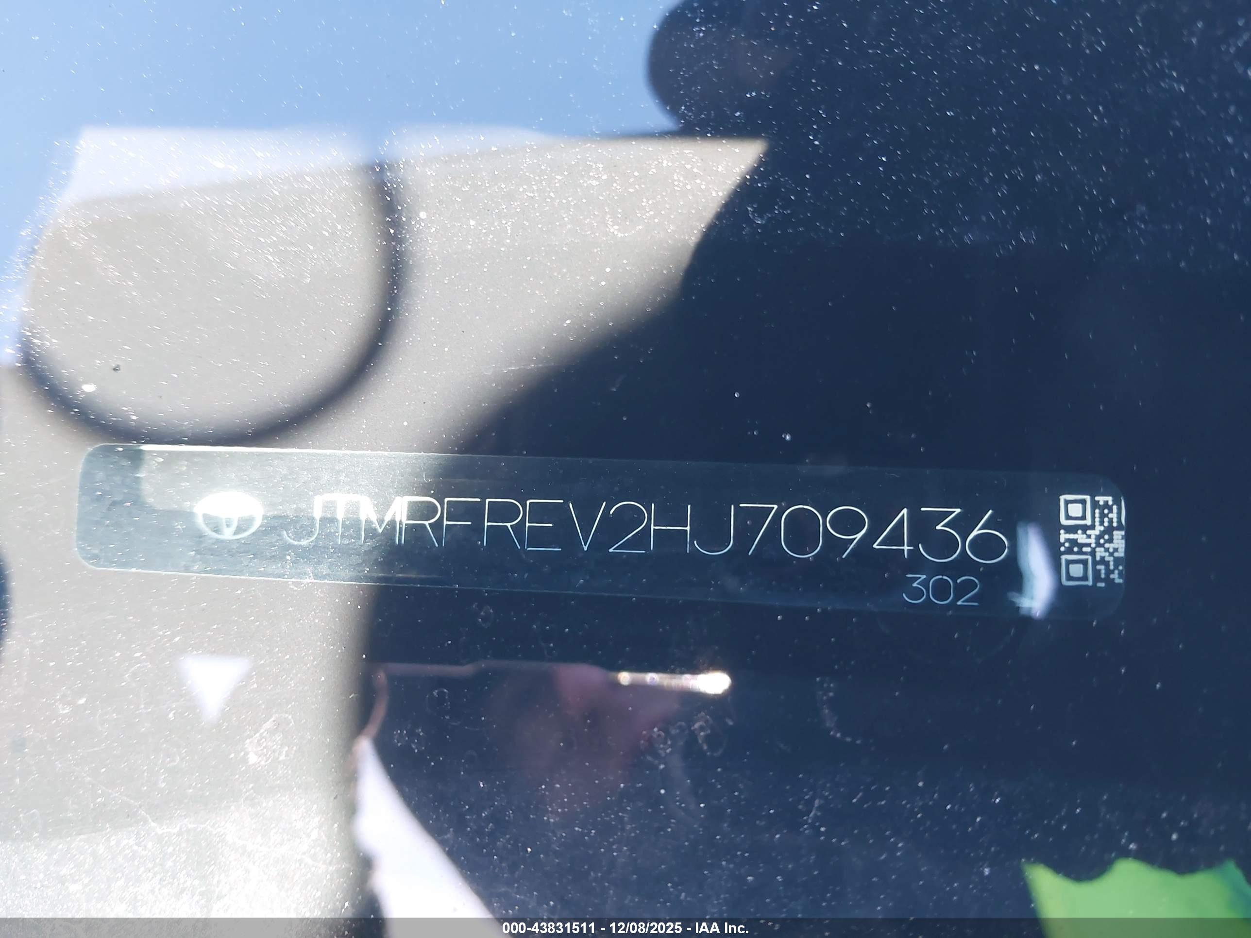 TOYOTA RAV4 image 9