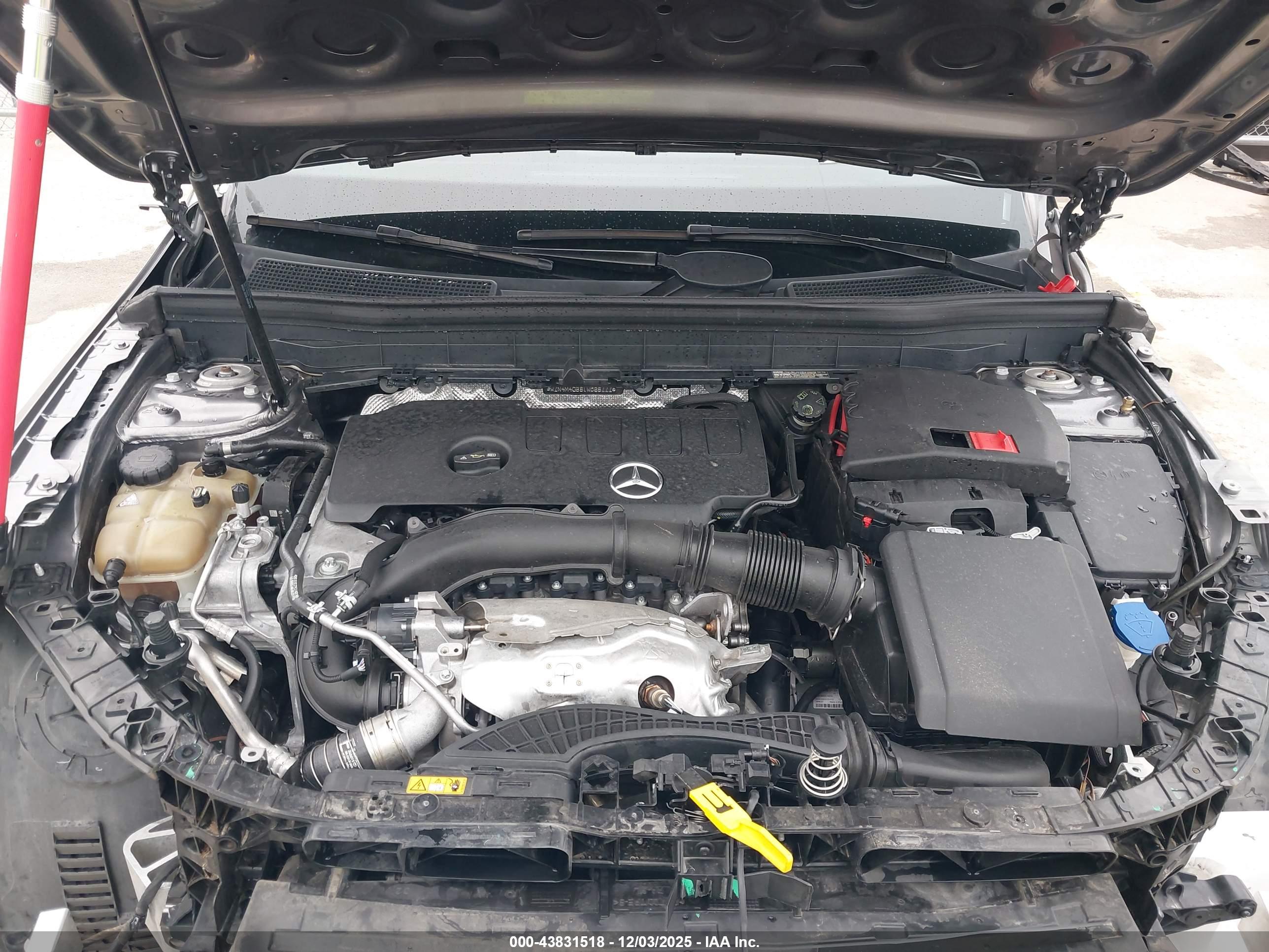 MERCEDES-BENZ GLB image 10