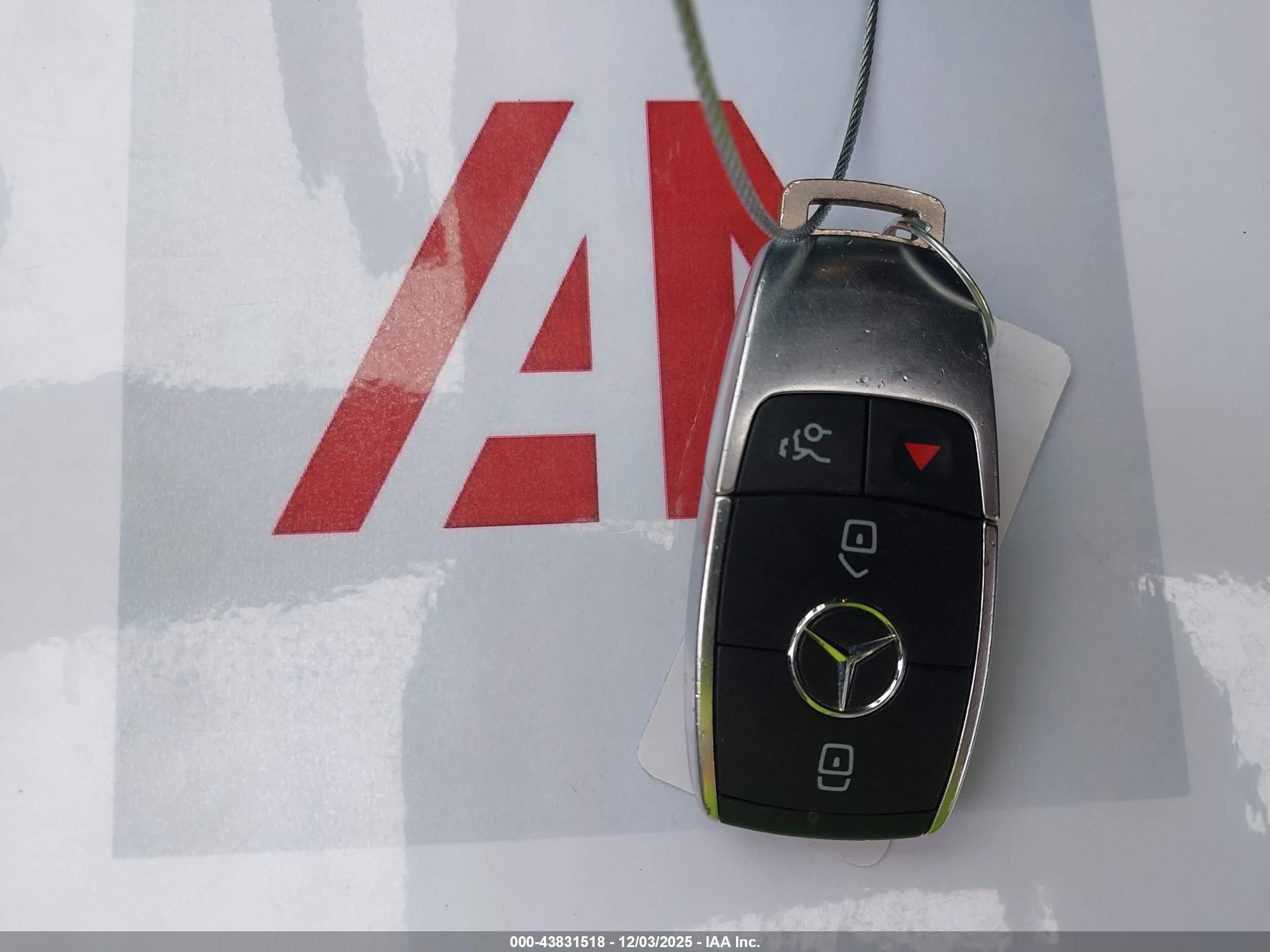 MERCEDES-BENZ GLB image 11