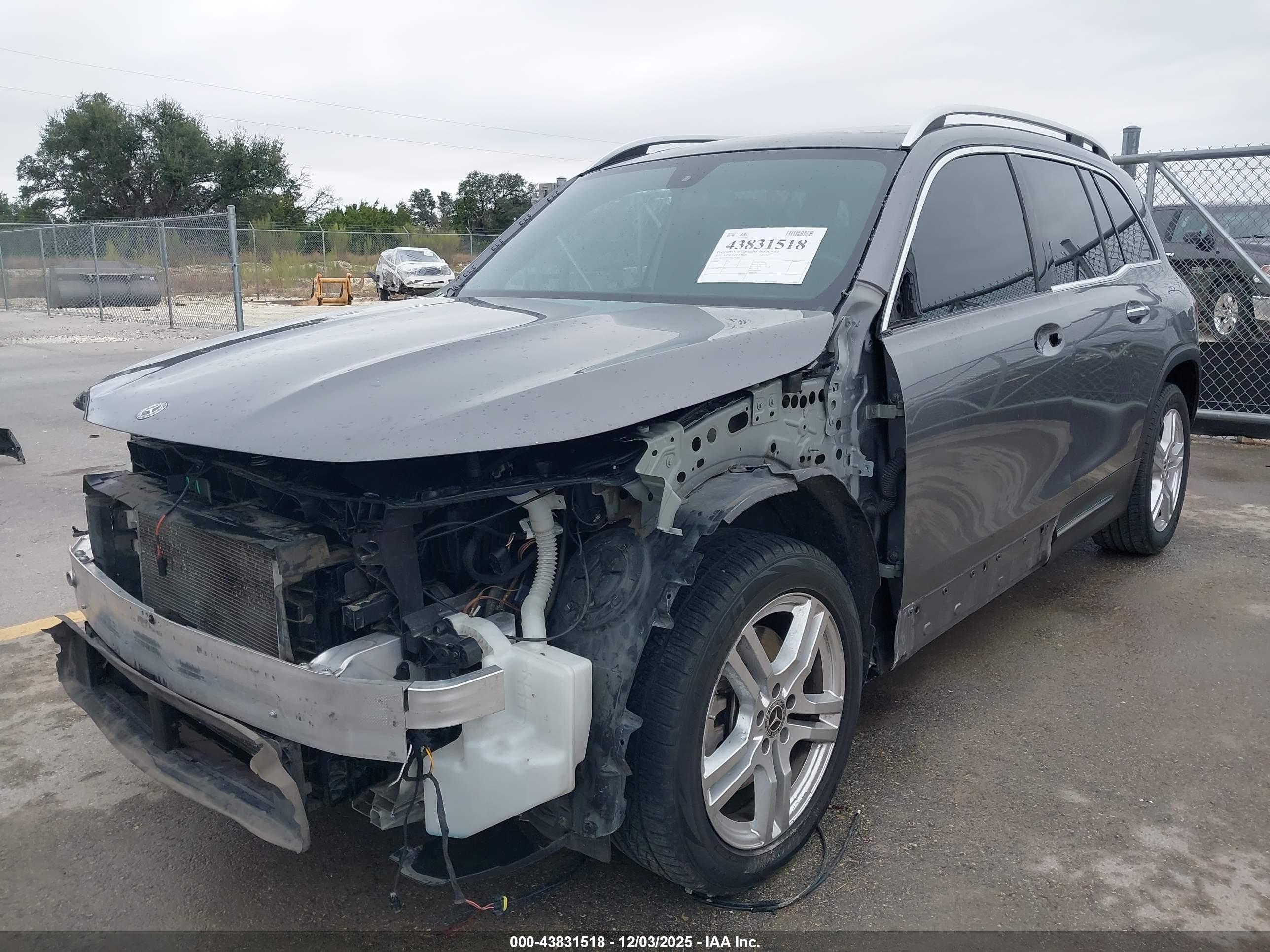 MERCEDES-BENZ GLB image 2