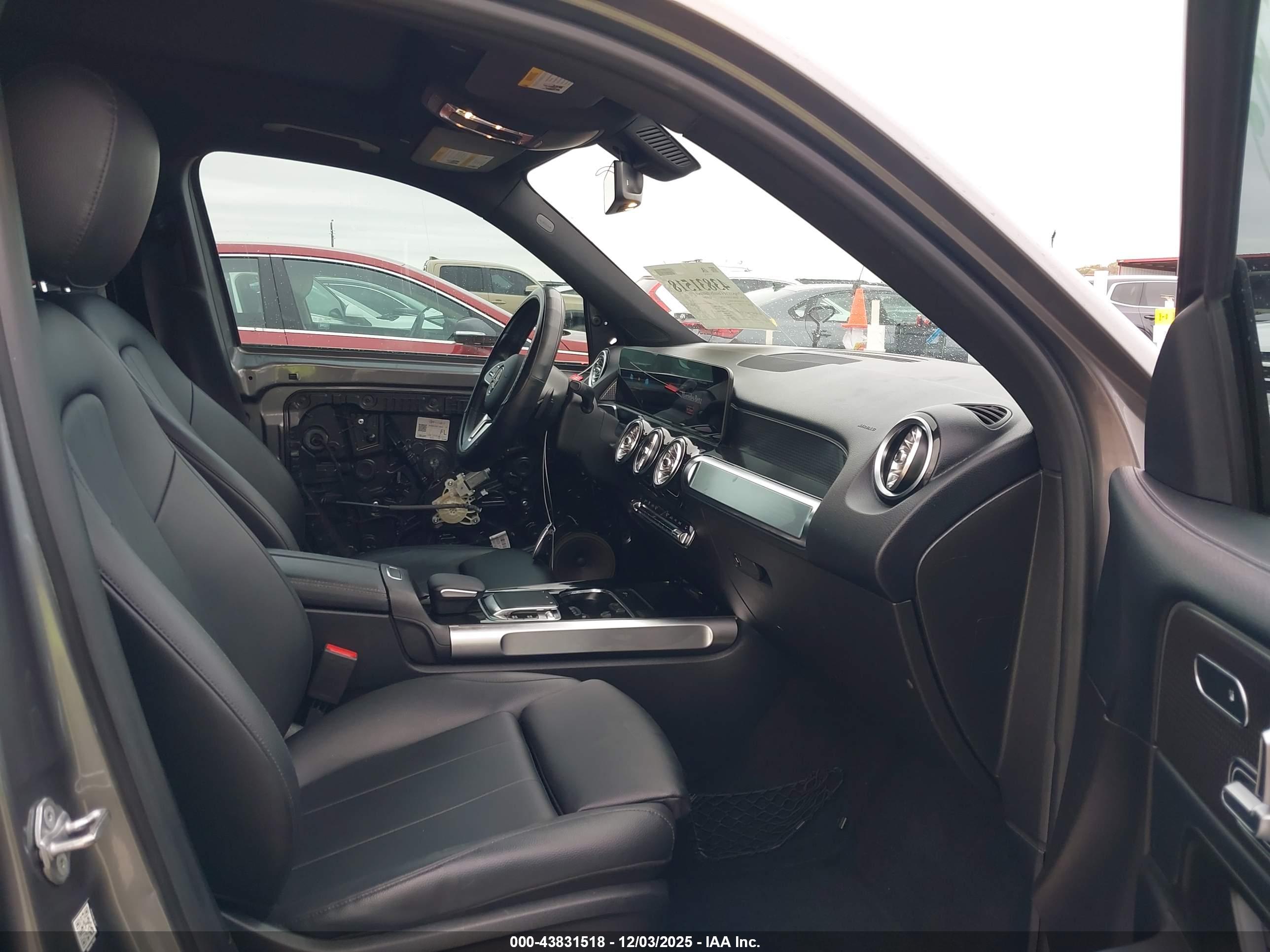 MERCEDES-BENZ GLB image 5