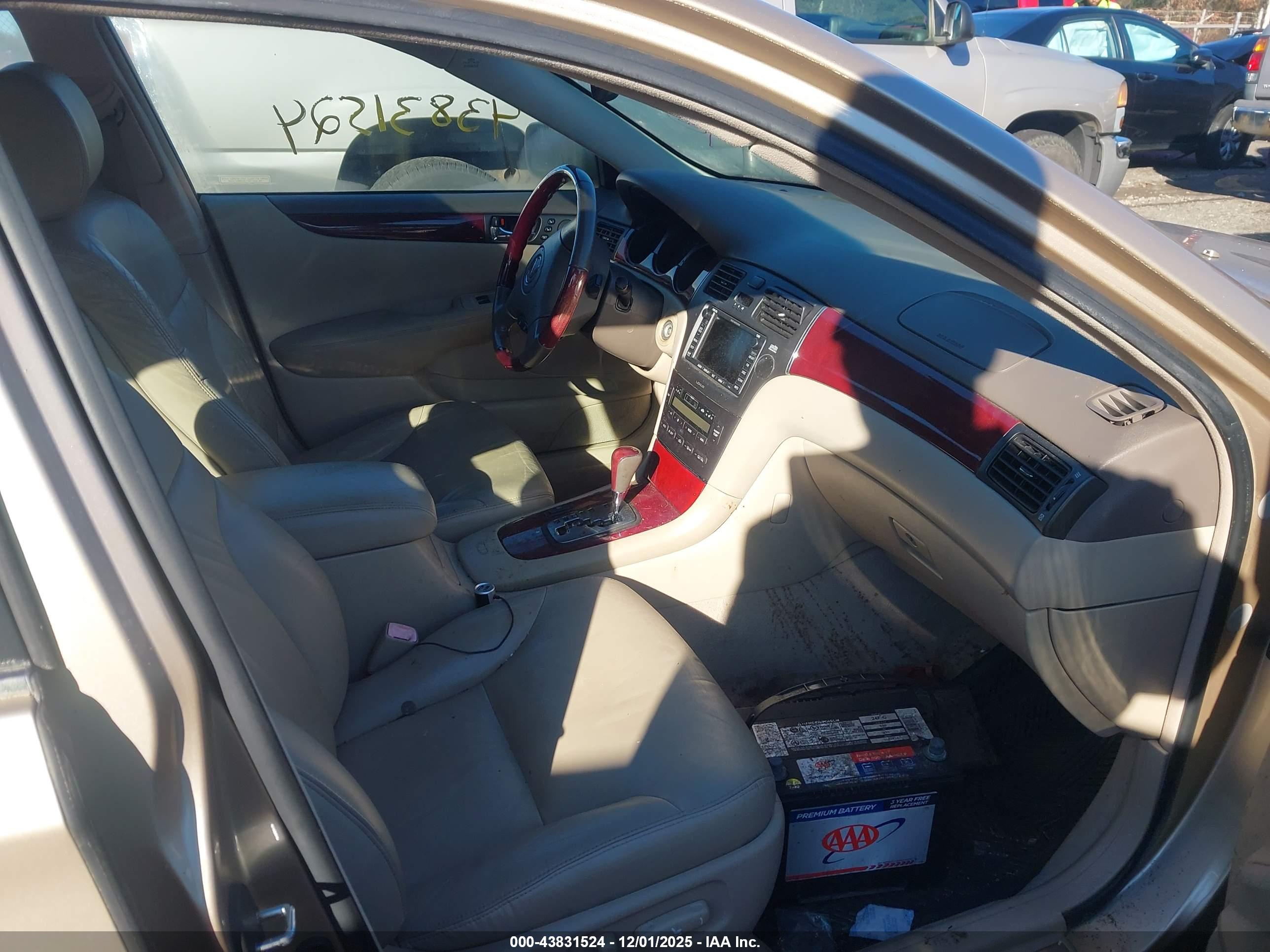 LEXUS ES image 5