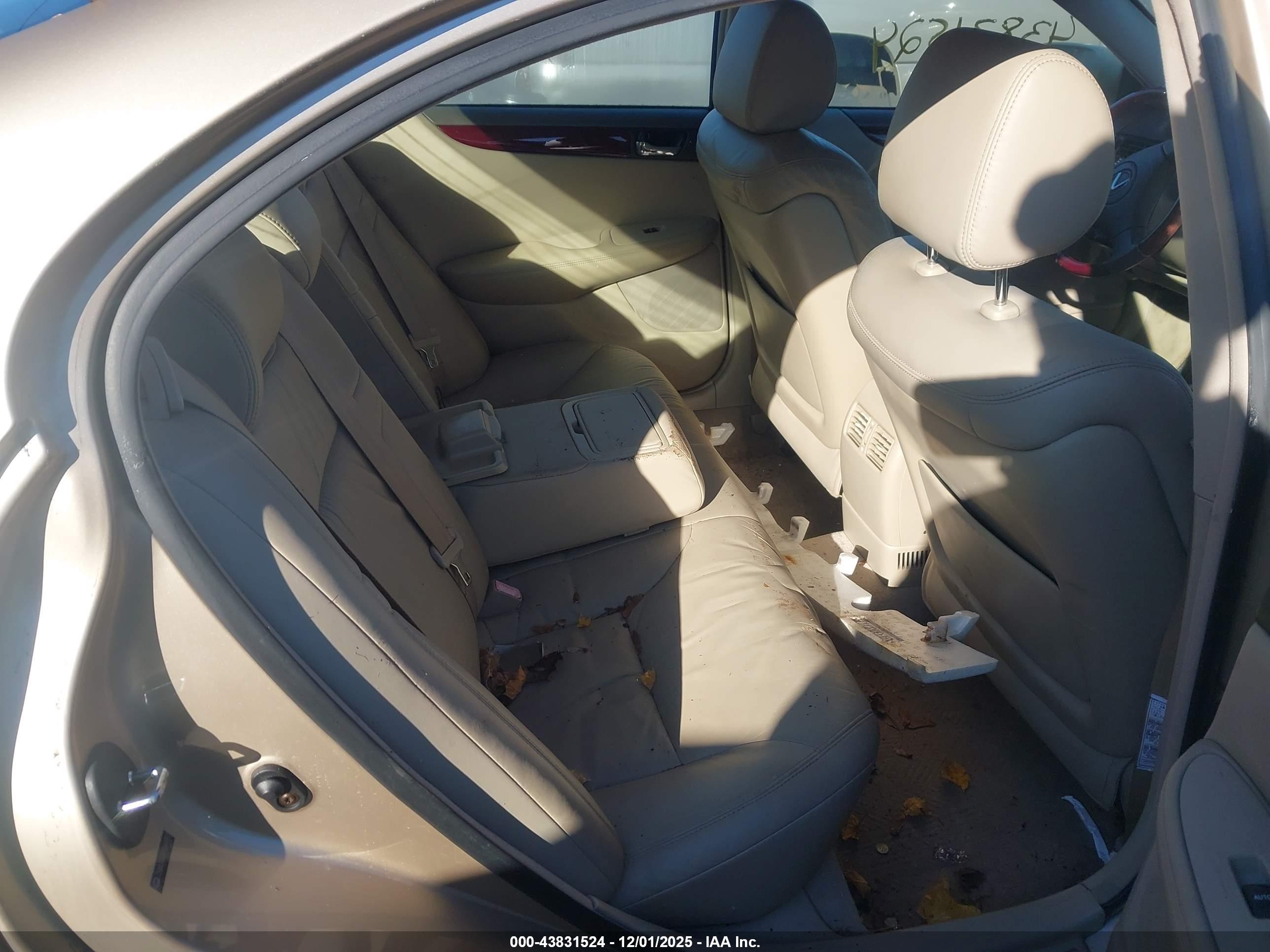 LEXUS ES image 8