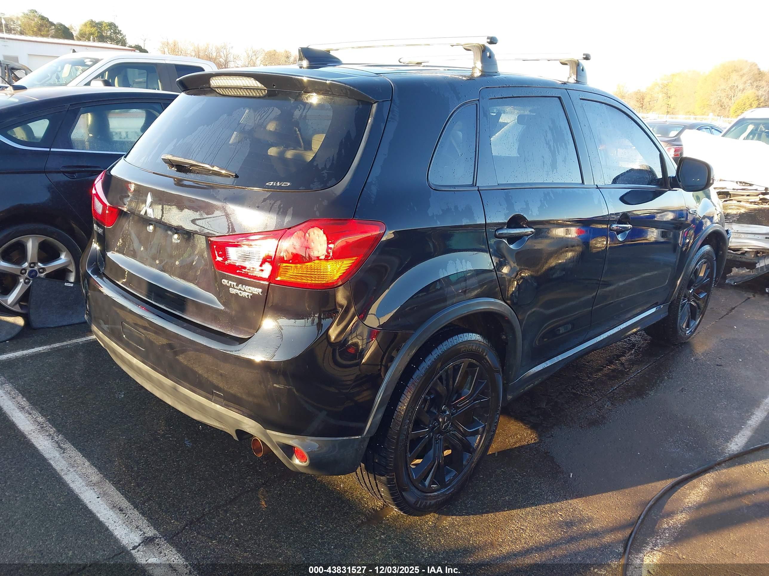 MITSUBISHI OUTLANDER image 4