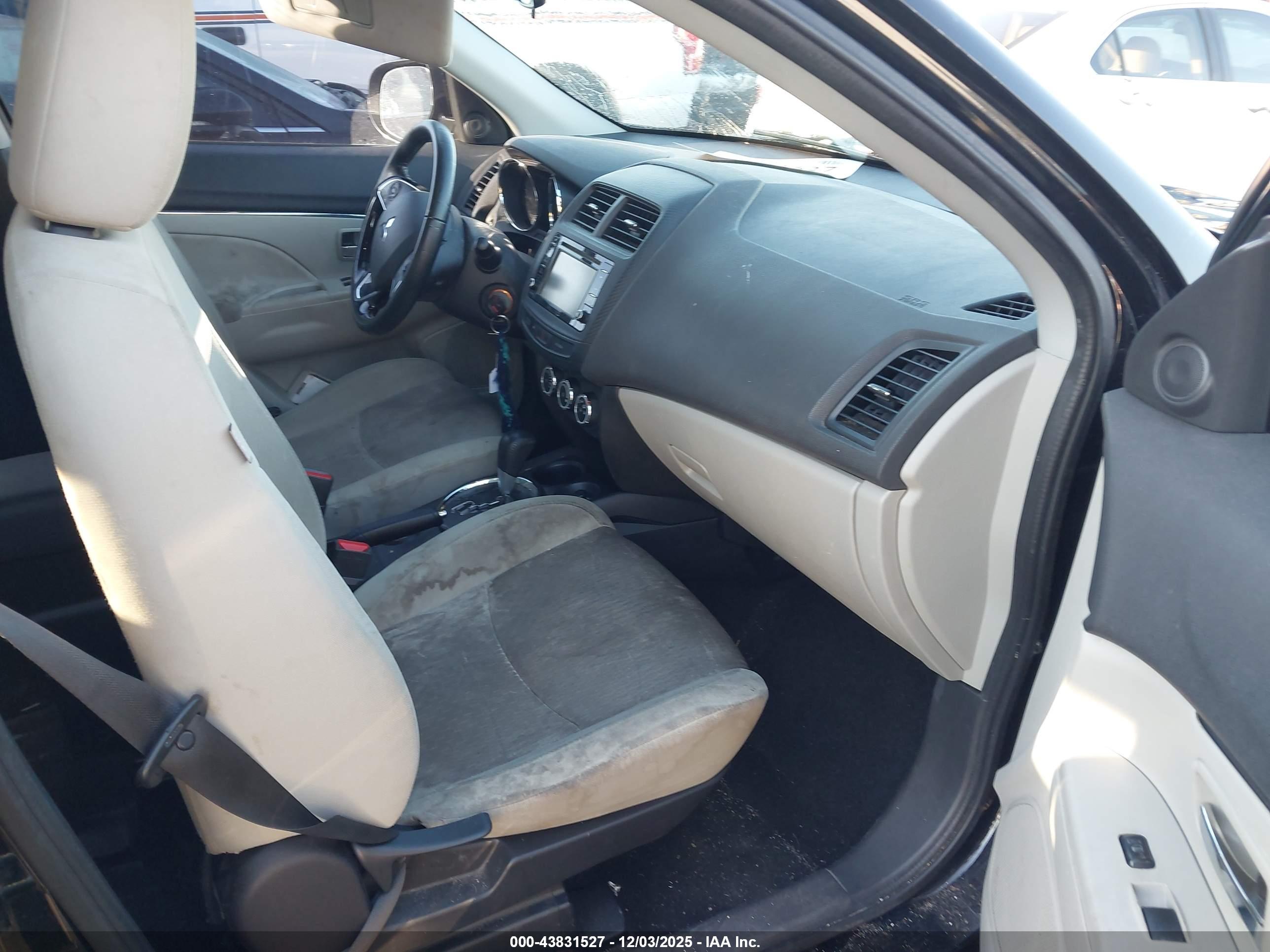 MITSUBISHI OUTLANDER image 5
