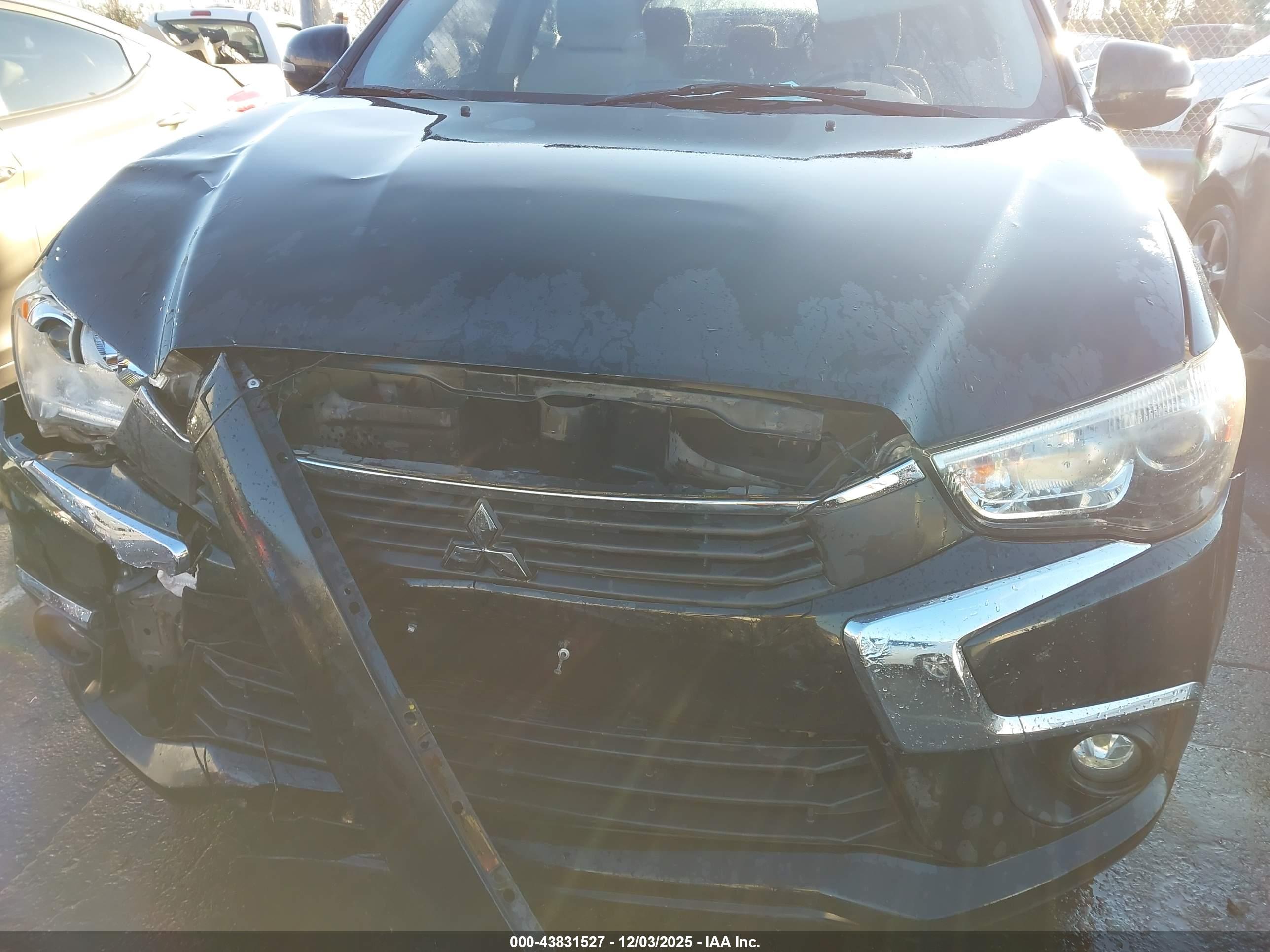 MITSUBISHI OUTLANDER image 6