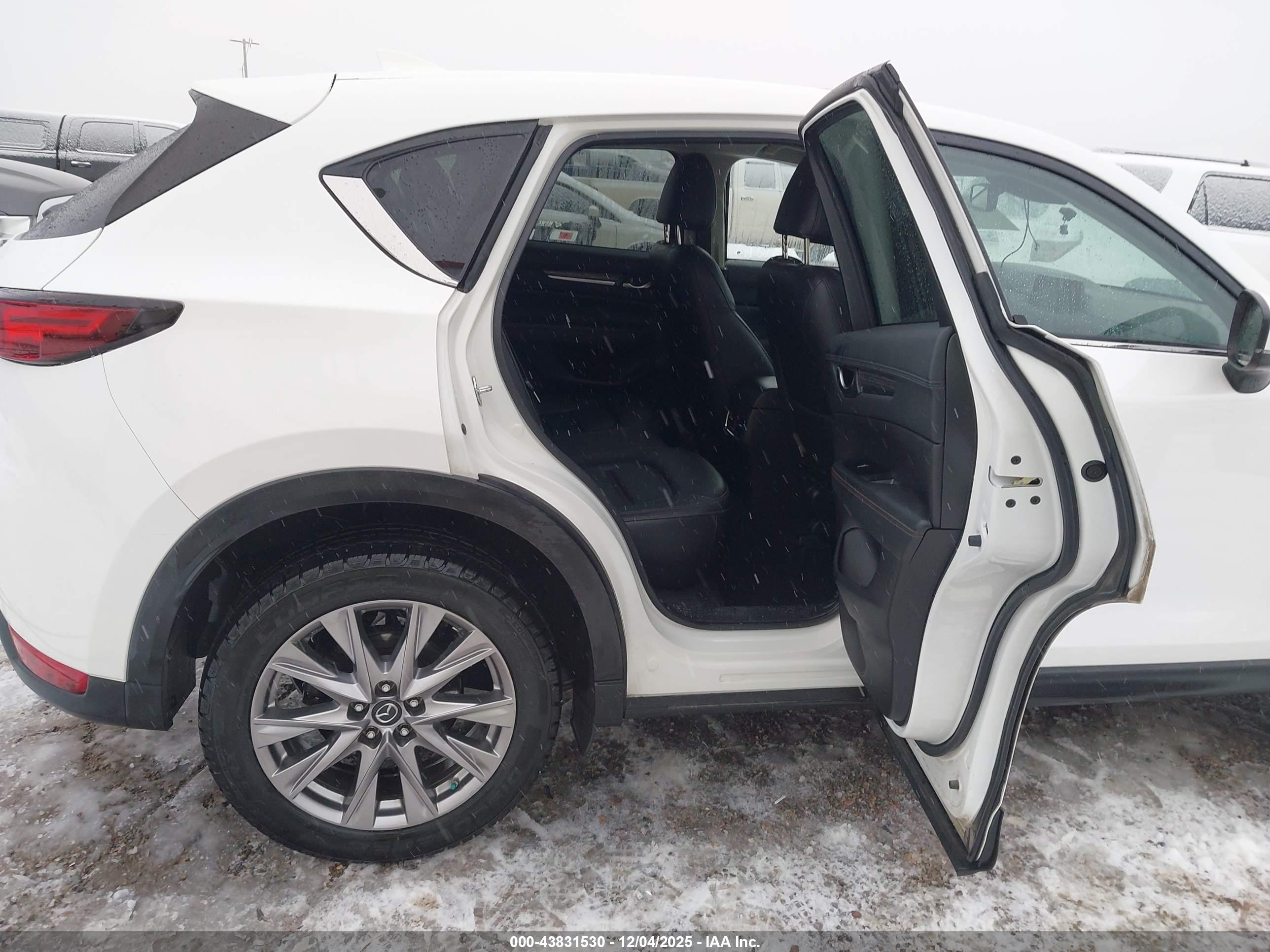 MAZDA CX-5 image 8
