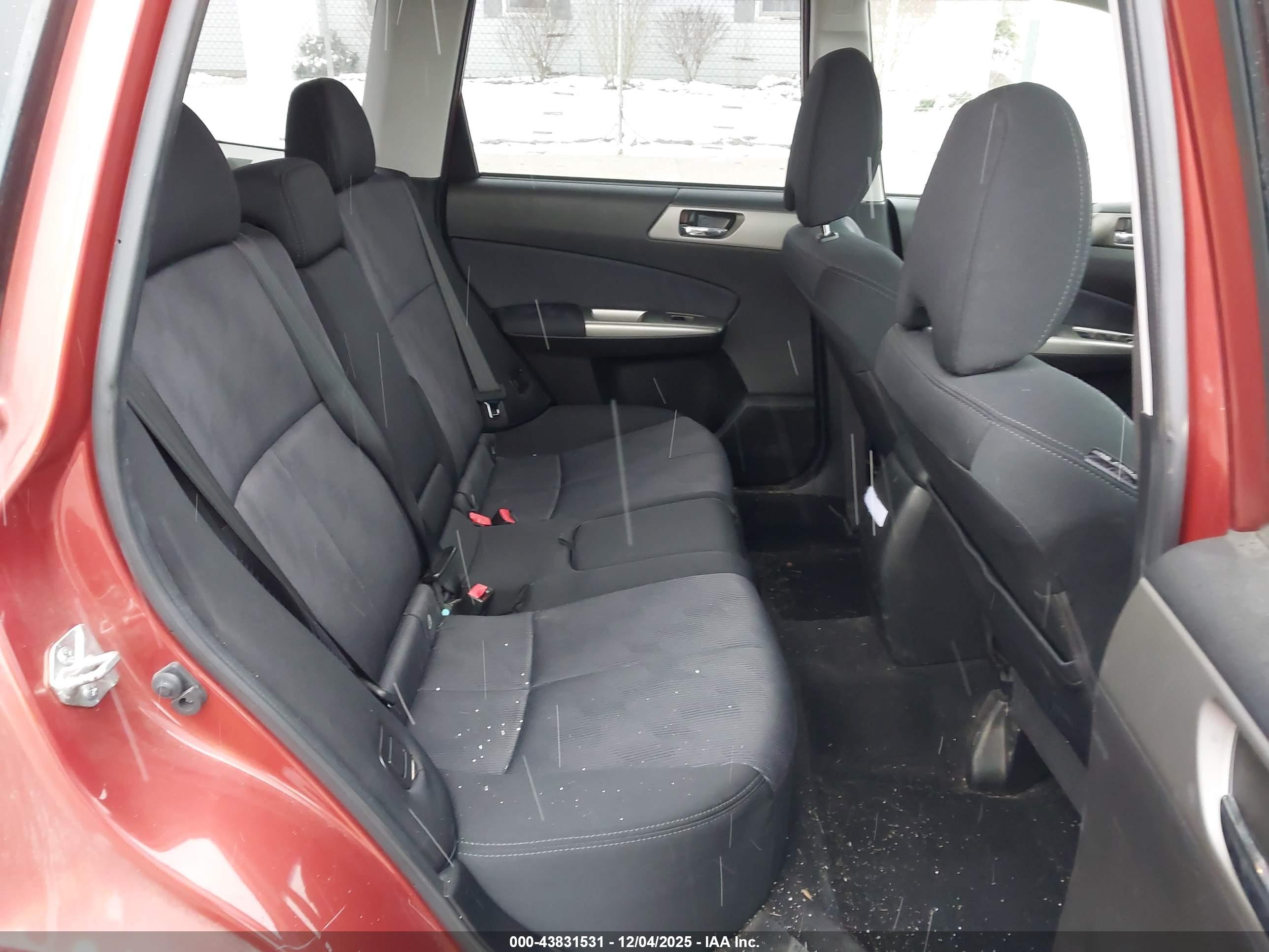 SUBARU FORESTER image 8