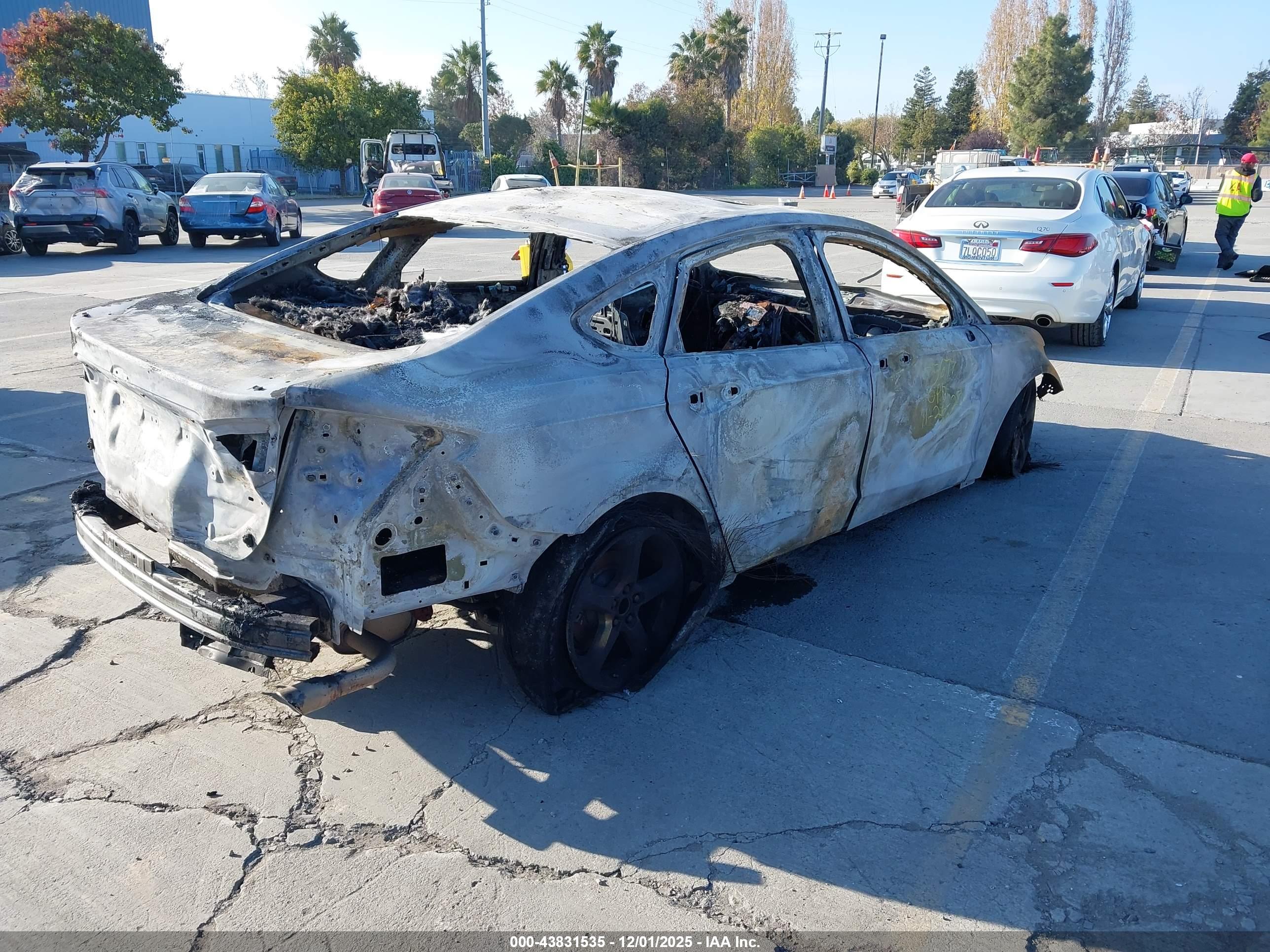 FORD FUSION image 4