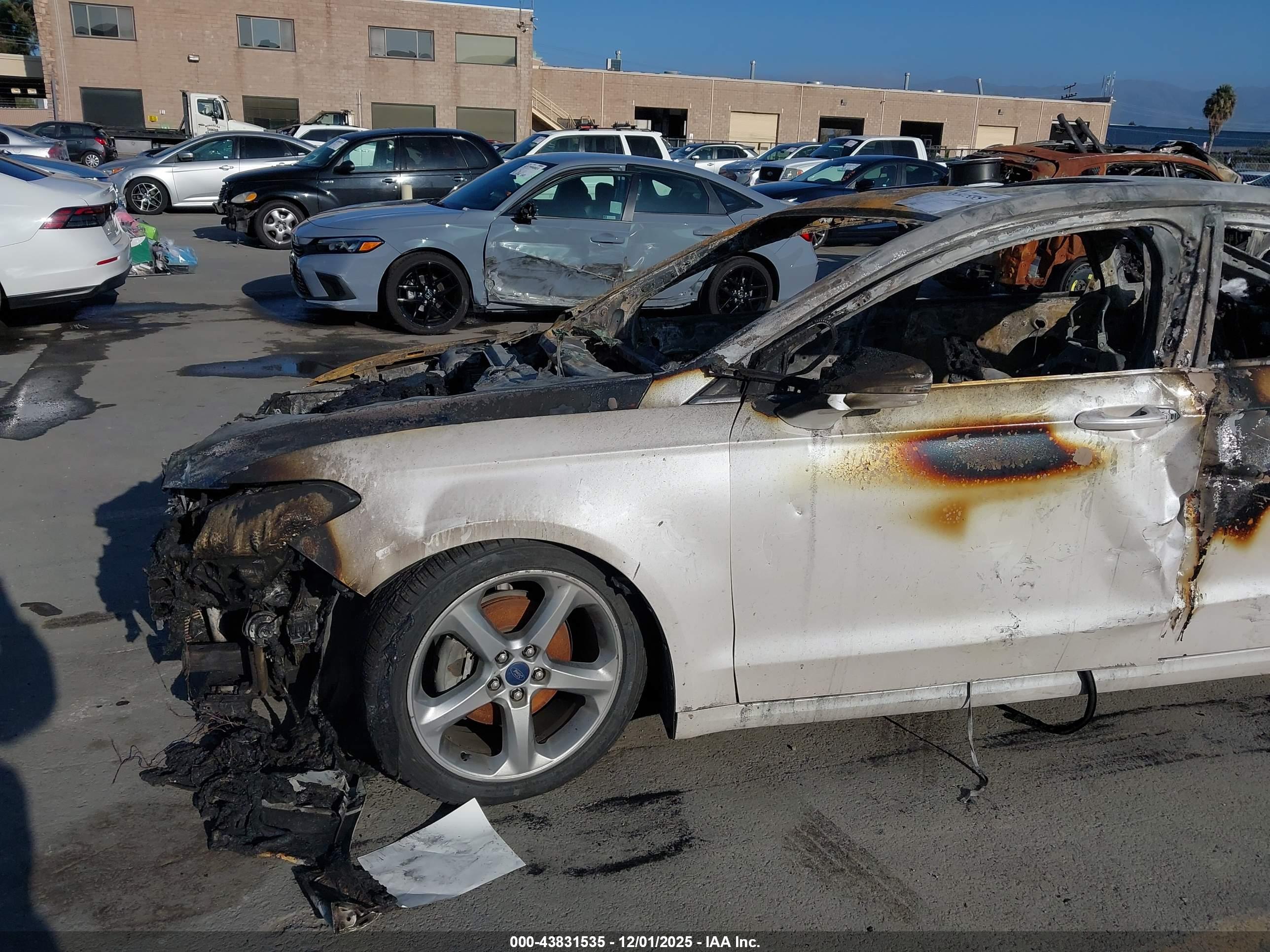 FORD FUSION image 6
